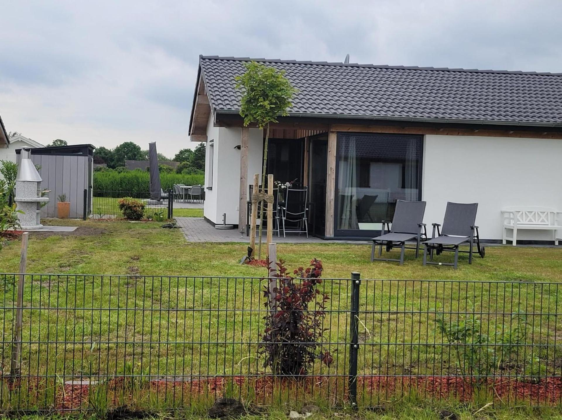 Ferienhaus mit Garten, Strandkorb und Grillkamin