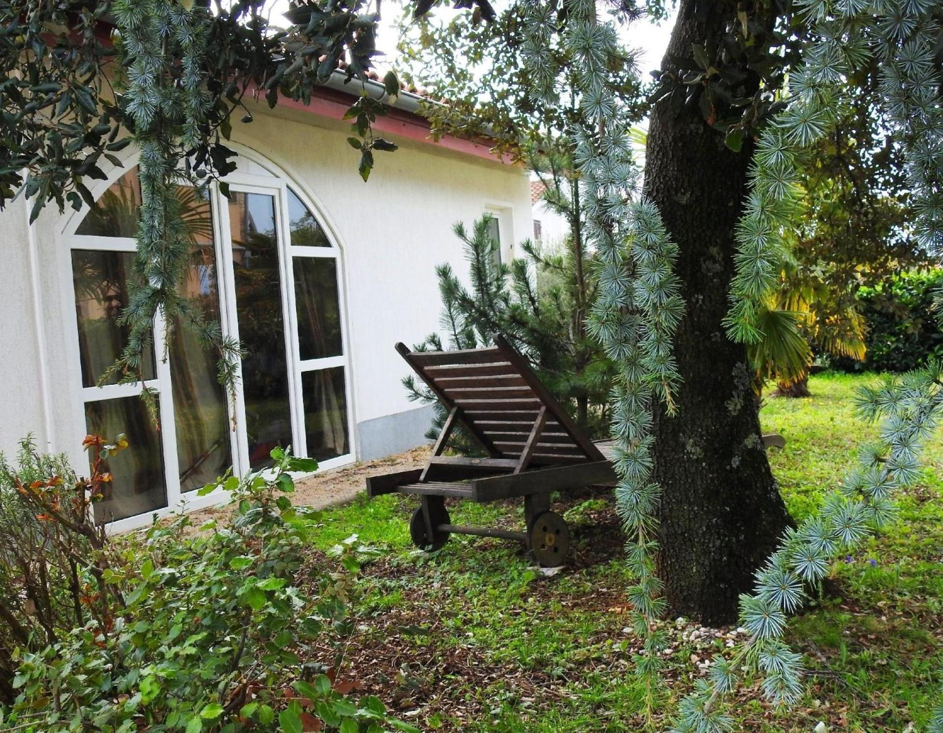 Gemütliches Ferienhaus in Pinezići mit großer Terrasse view 5