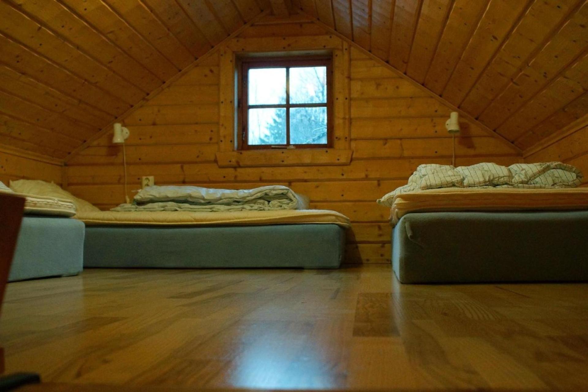 Gemütliches Holzhaus mit Boot