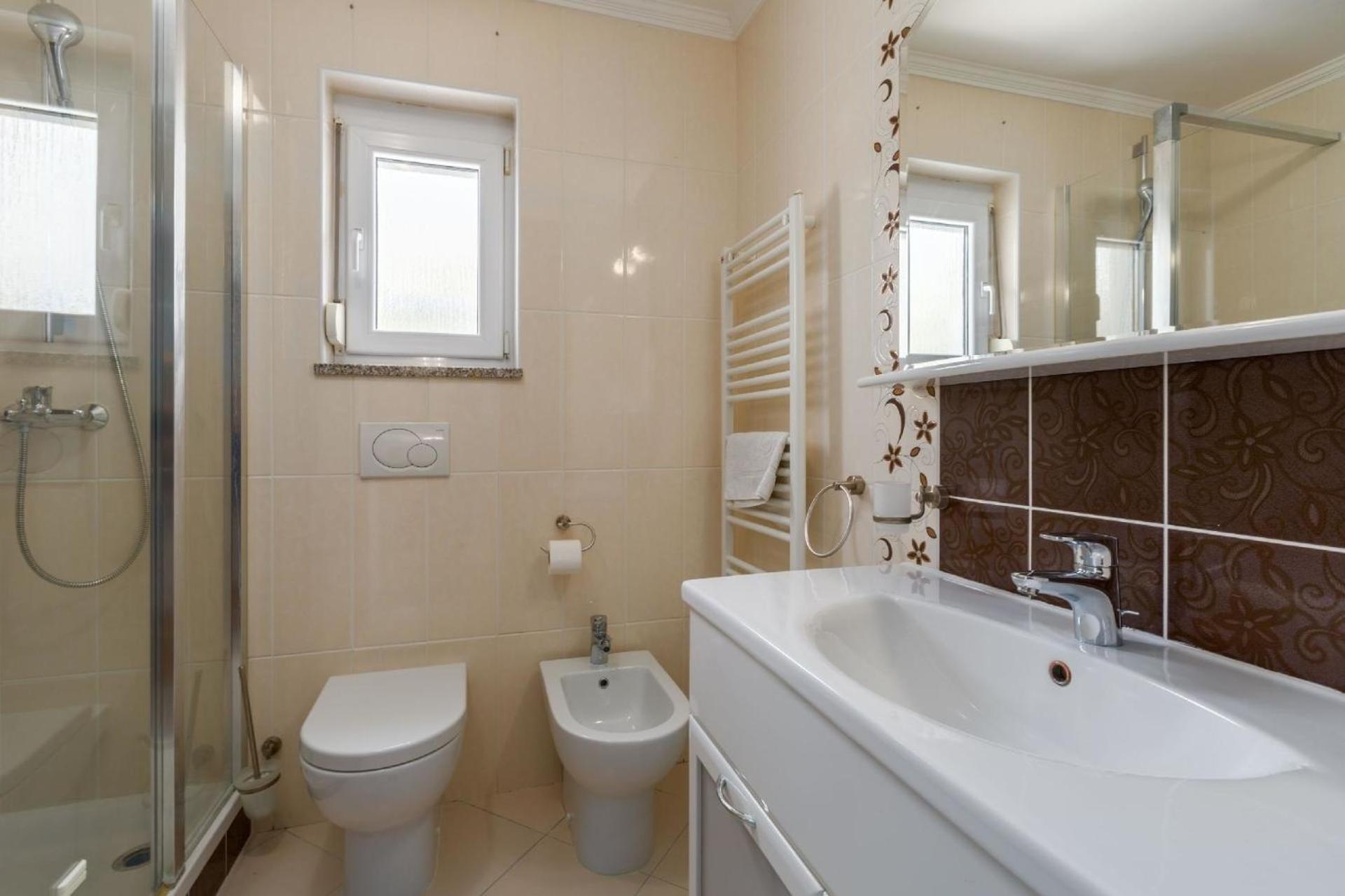 Ferienwohnung mit überdachter Terrasse und Pool view 4