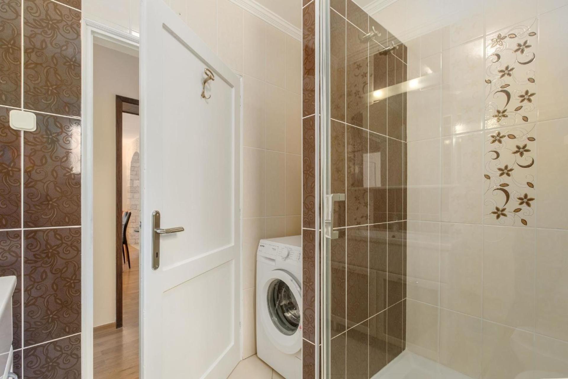 Ferienwohnung mit überdachter Terrasse und Pool view 5