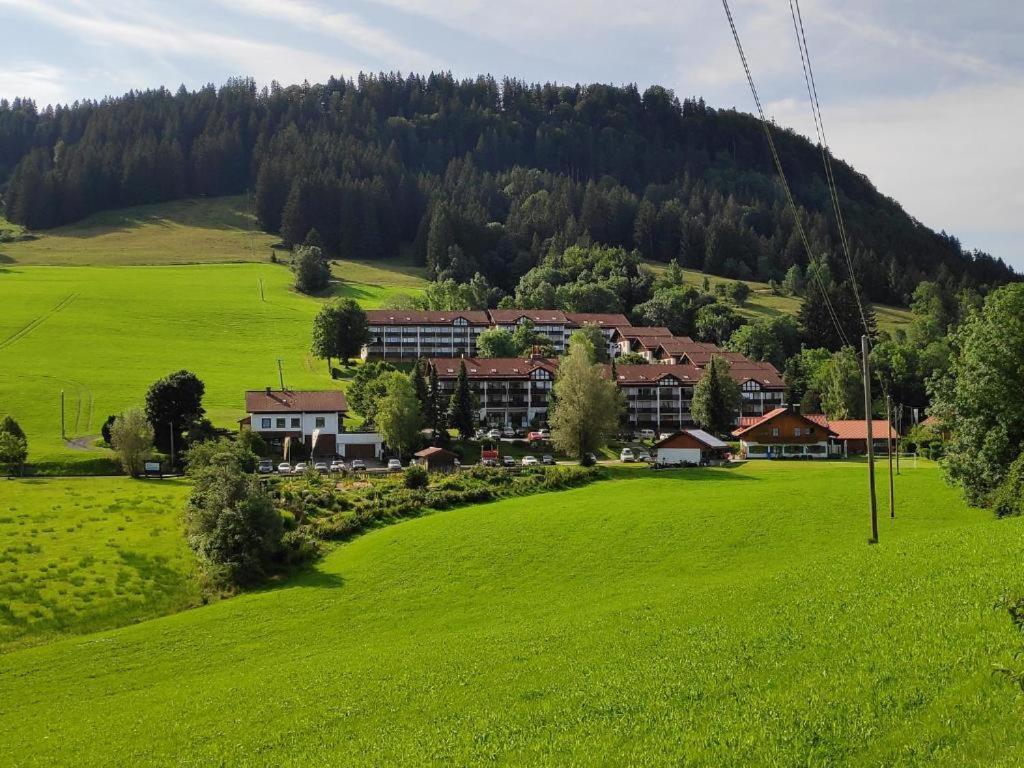 Ferienwohnung AllgäuGlück im Ferienpark Oberallgäu mit Hallenbad, Sauna, WLAN