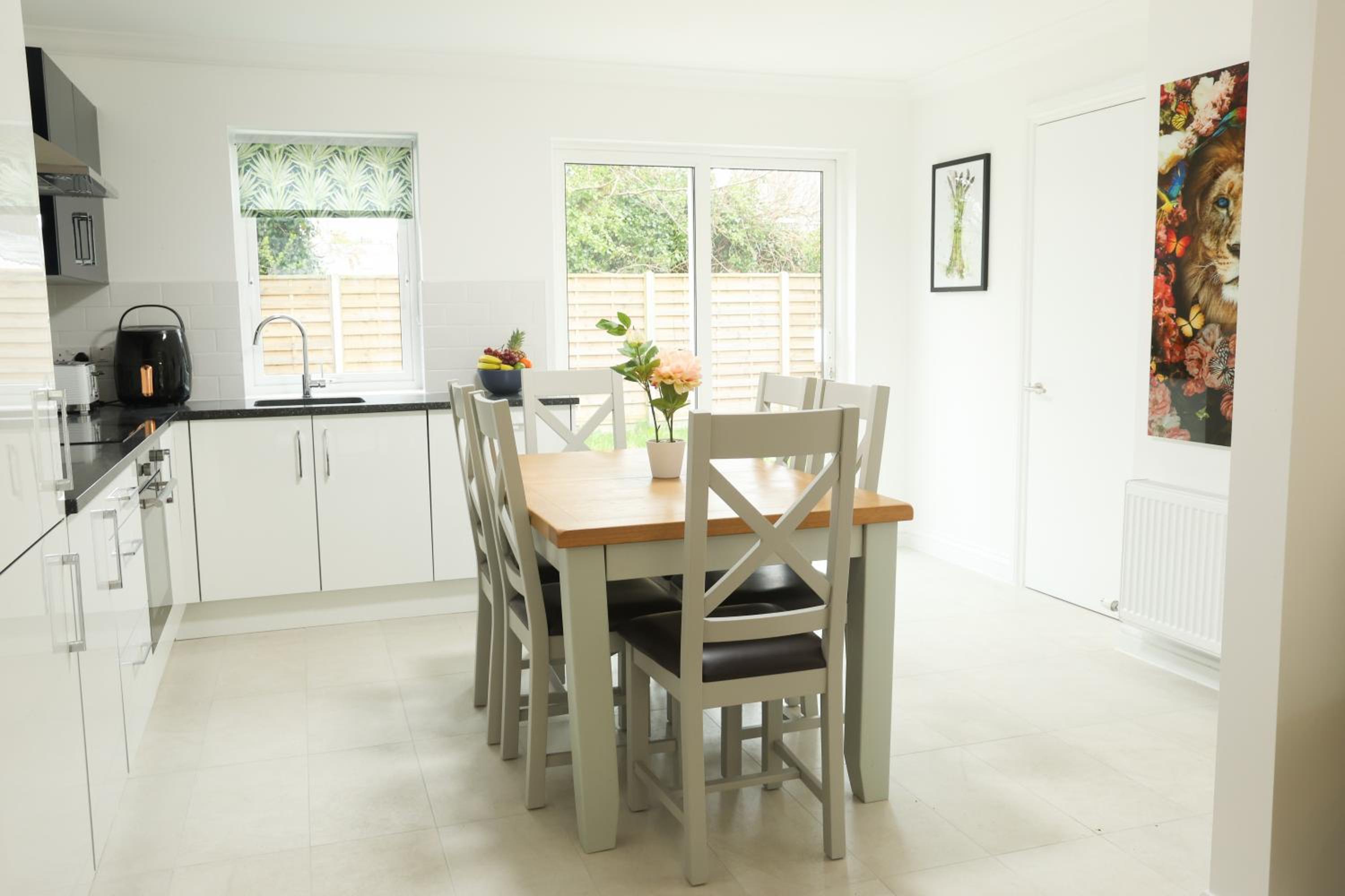 Ballintra 3 Bedroom Family Holiday Home - Near Rossnowlagh Surfing & Beach & Donegal Bay Golf view 4