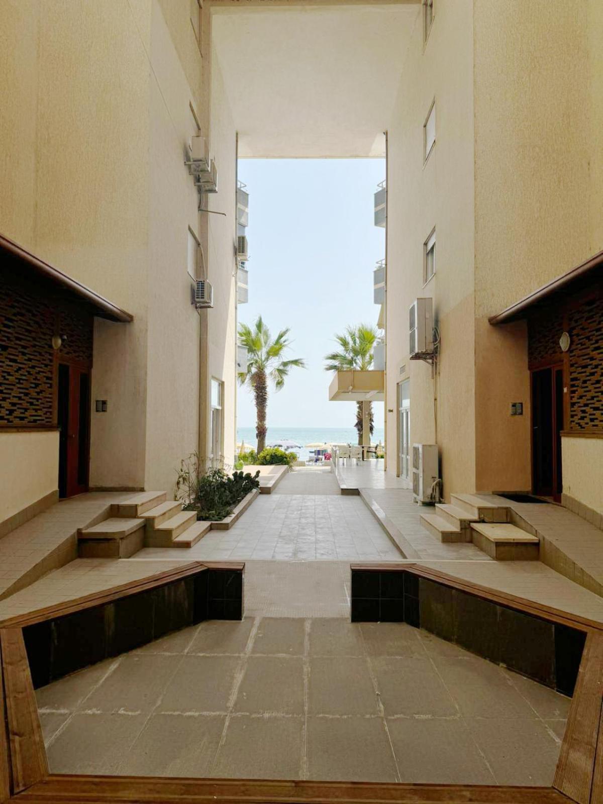 Mona Seaside Apartment with Parking