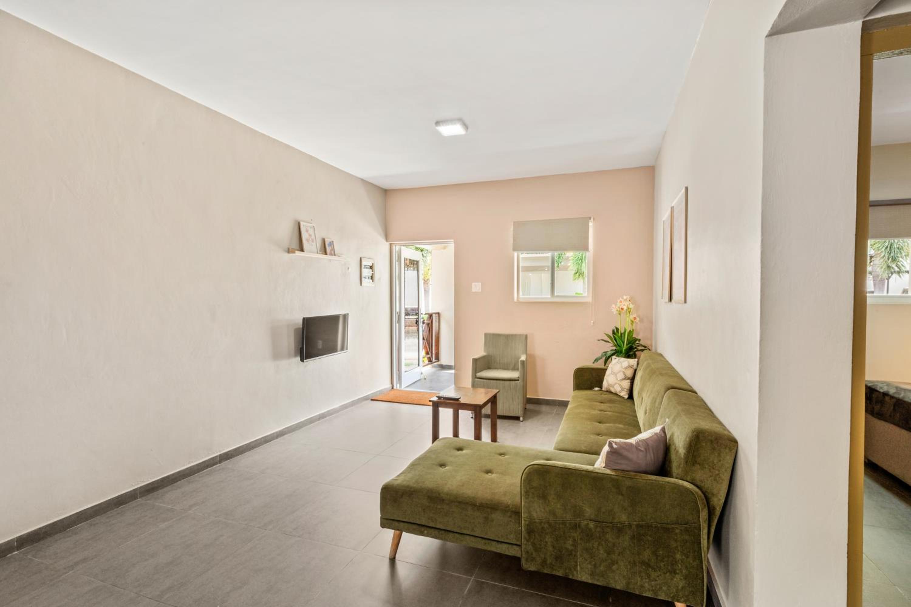 Curadise Living