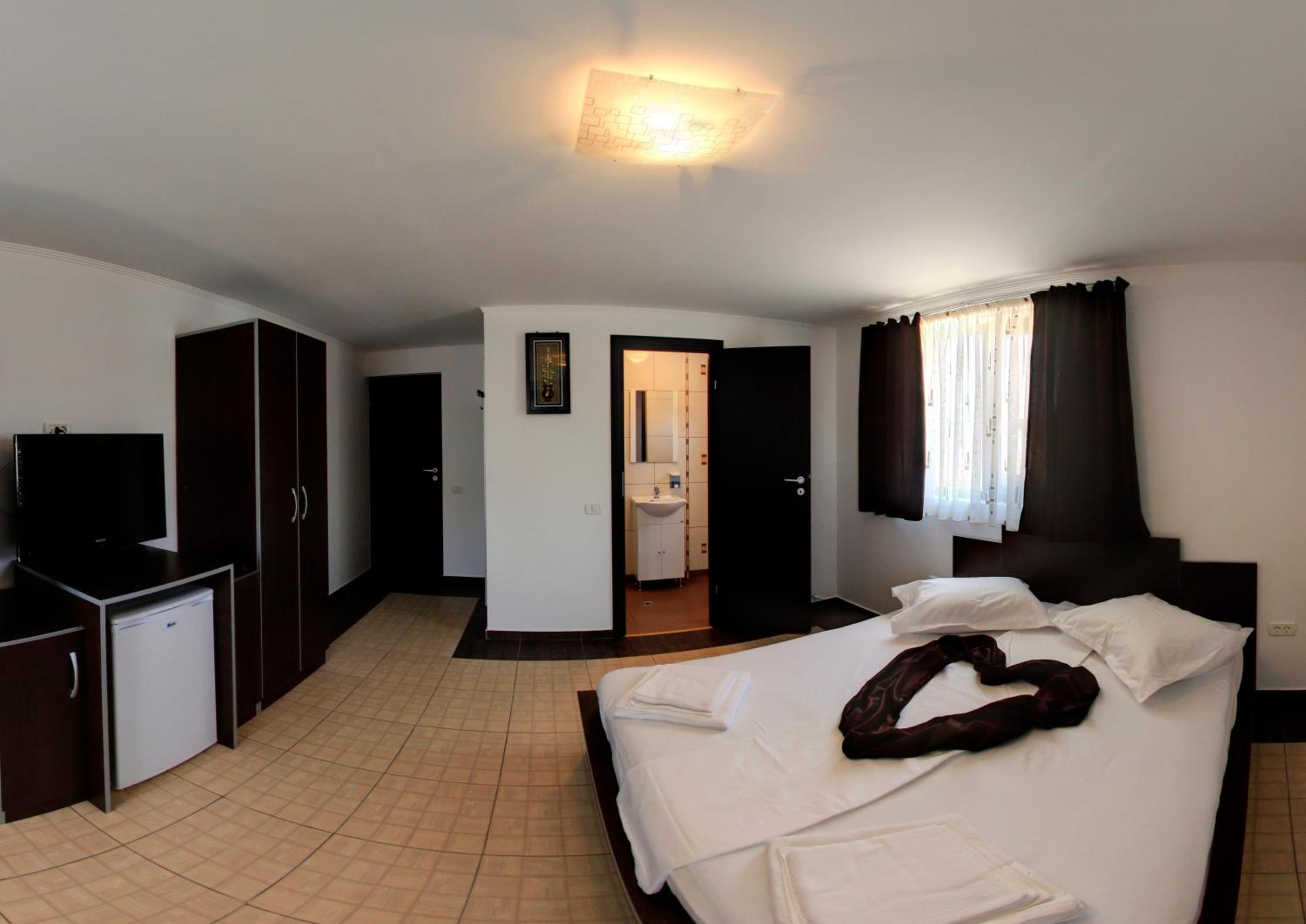 Casa RAZVAN EFORIE NORD view 2