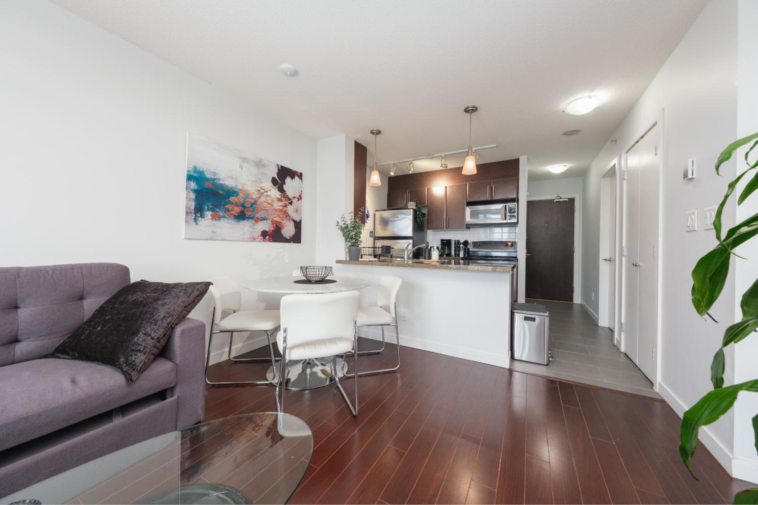 Central 1-Bedroom Apartment with Pool, Jacuzzi & Sauna