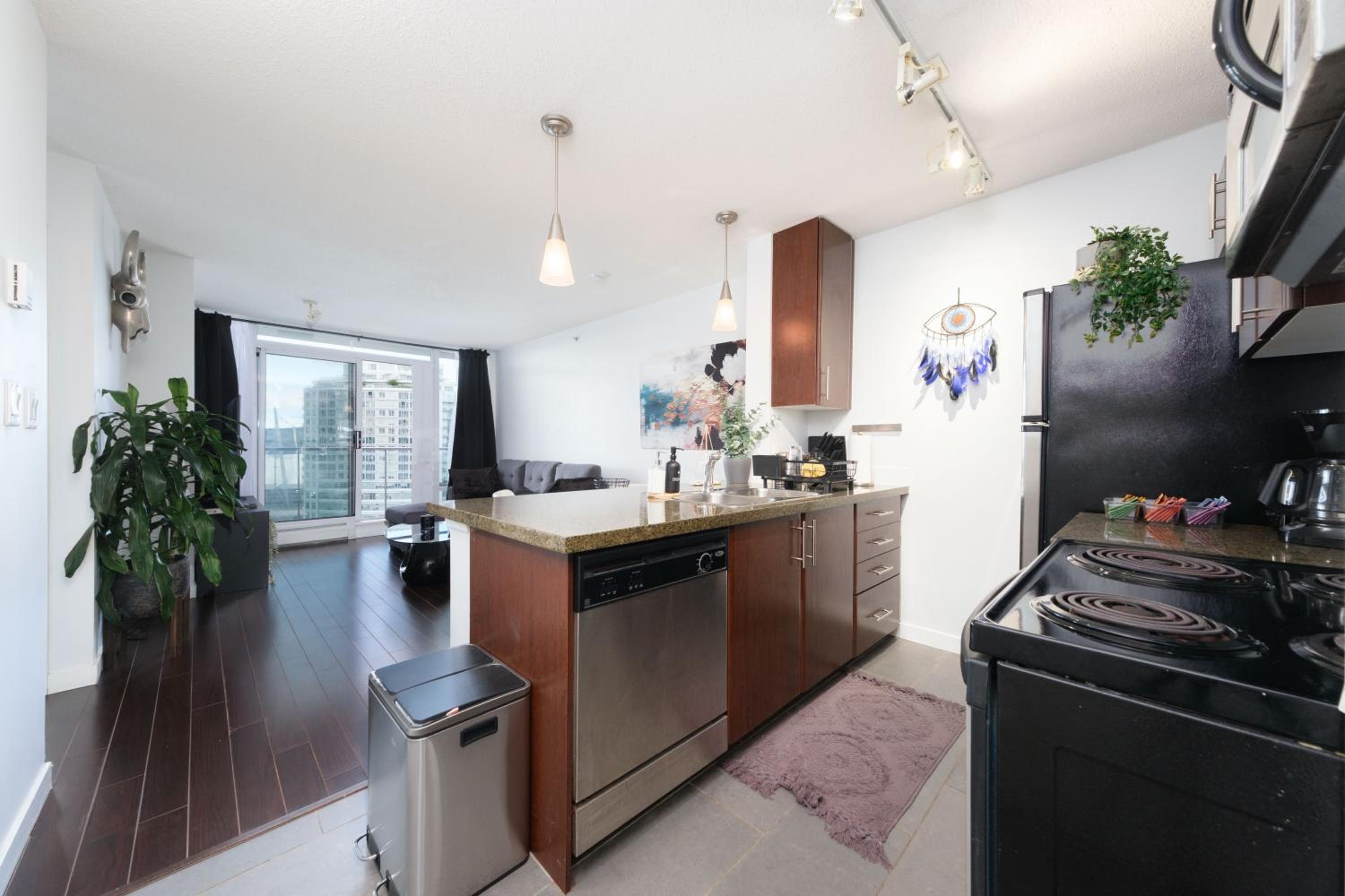Central 1-Bedroom Apartment with Pool, Jacuzzi & Sauna