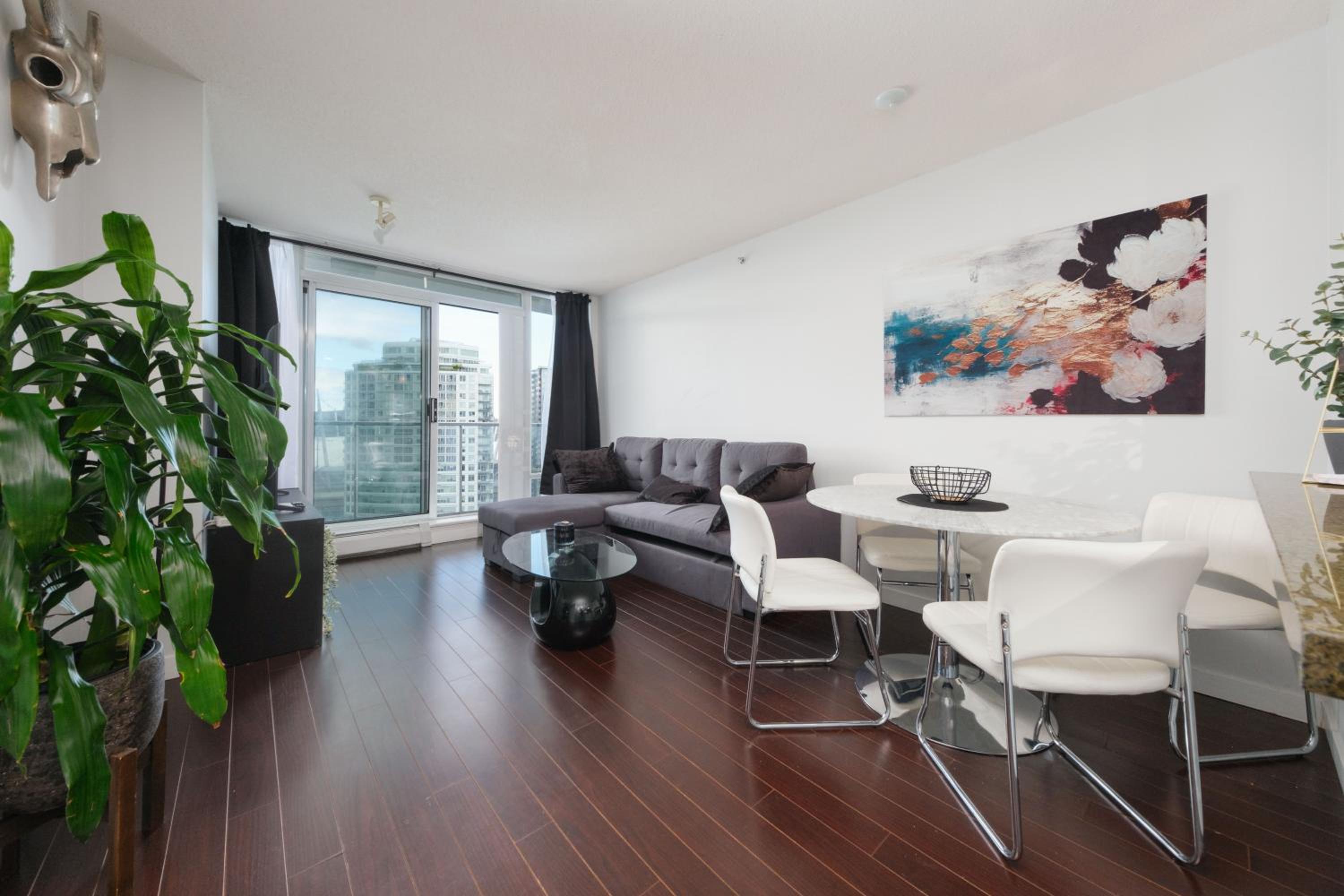 Central 1-Bedroom Apartment with Pool, Jacuzzi & Sauna