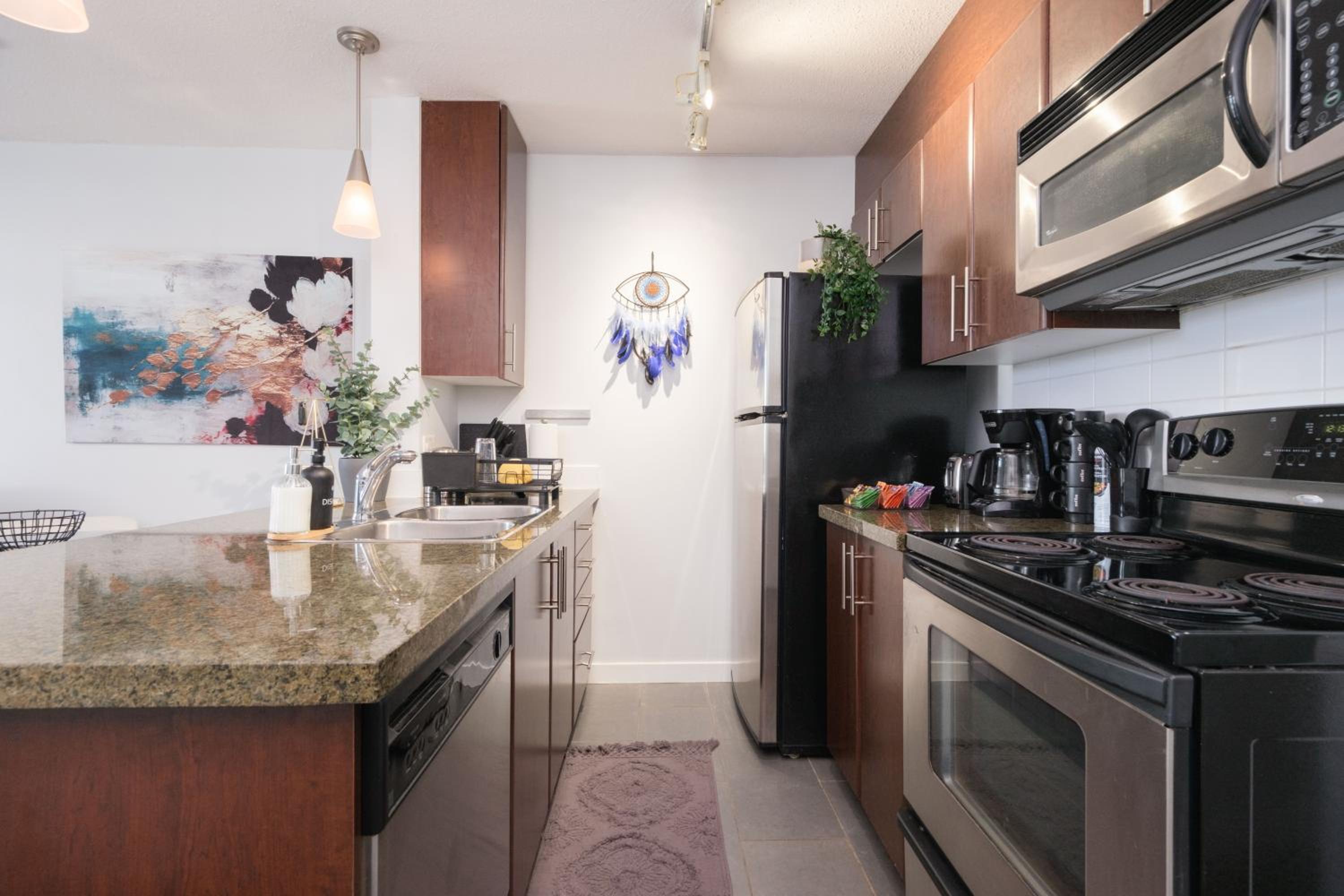 Central 1-Bedroom Apartment with Pool, Jacuzzi & Sauna