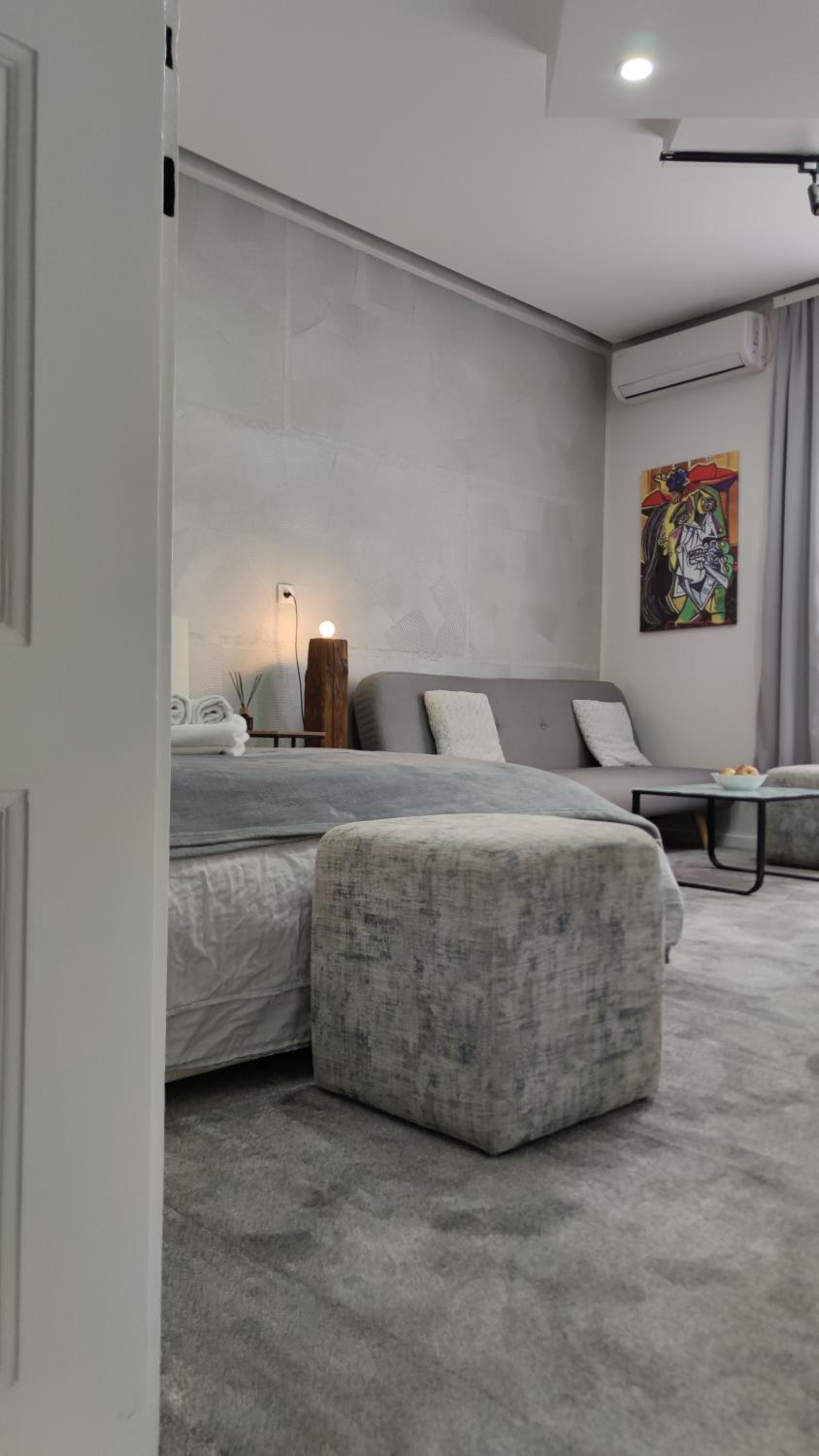 Queen Apartment