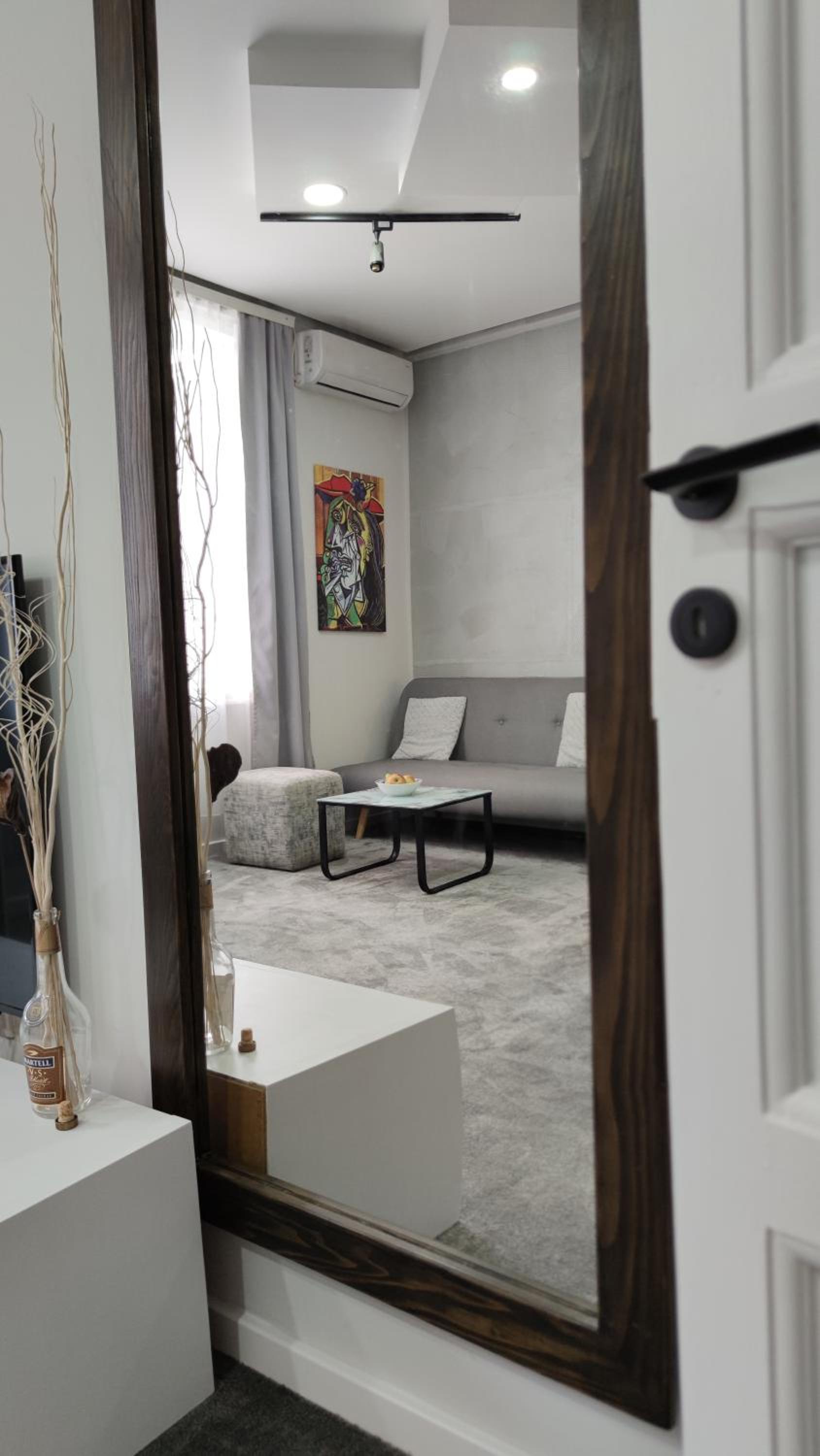 Queen Apartment