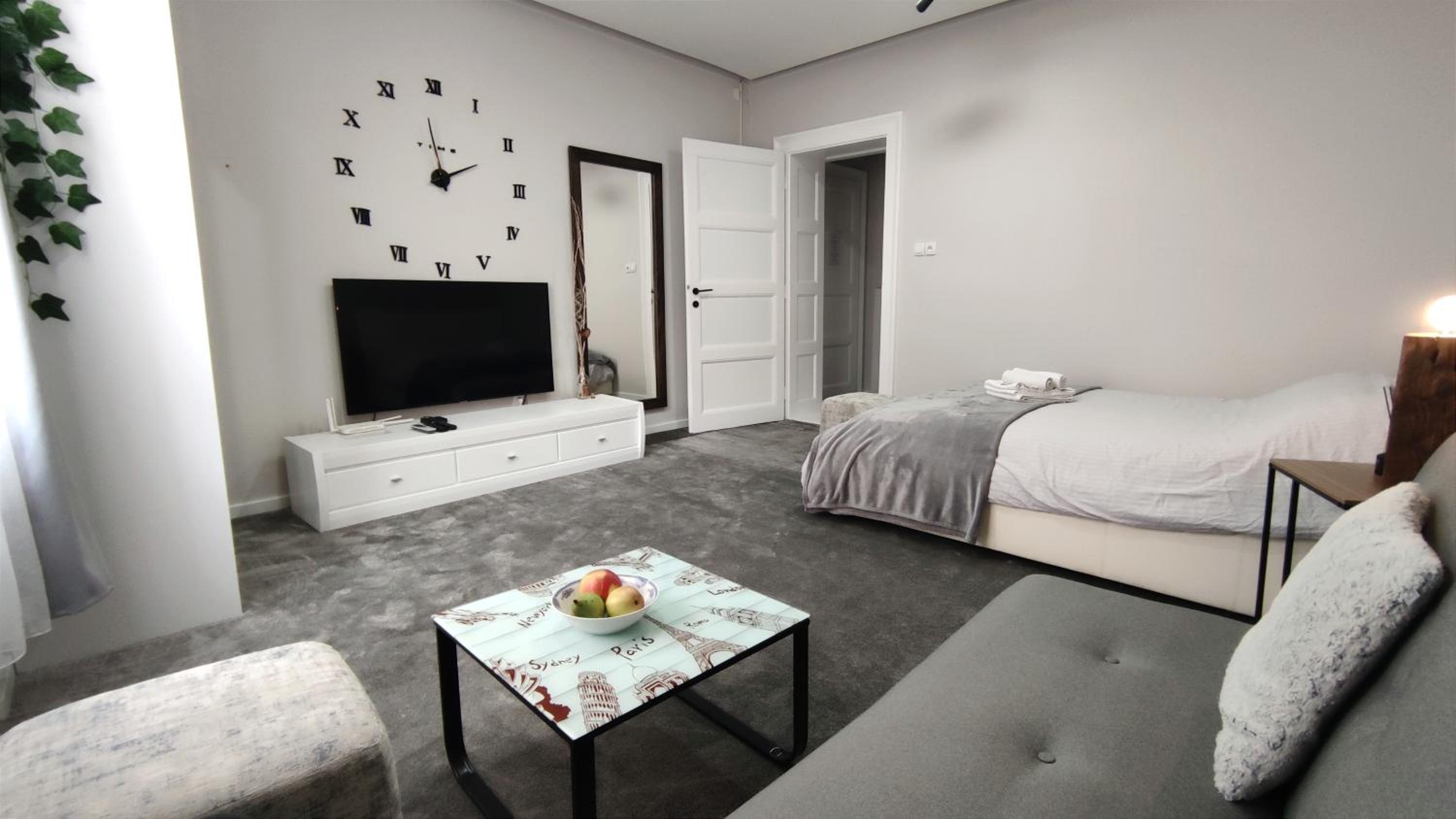 Queen Apartment