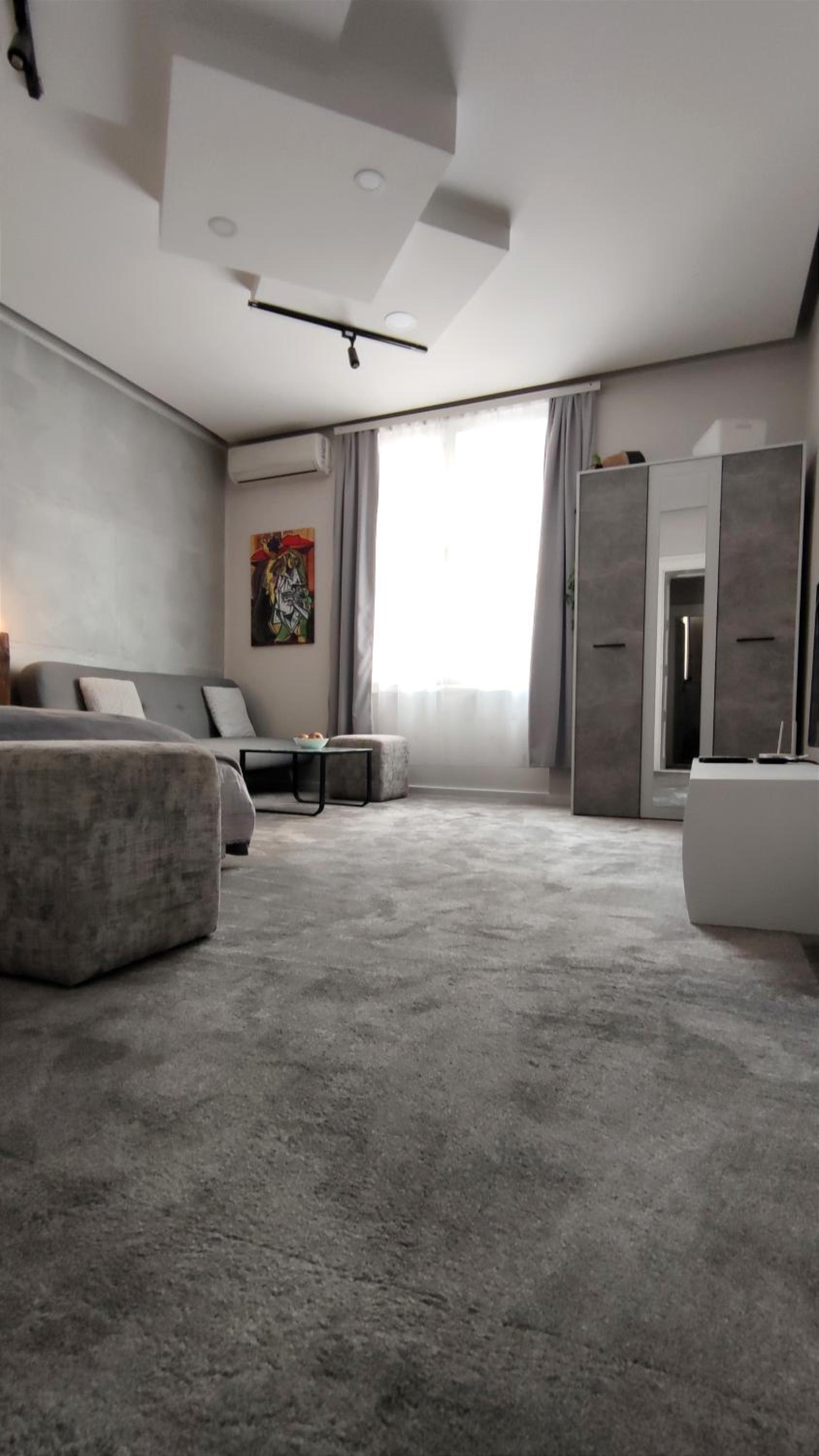 Queen Apartment
