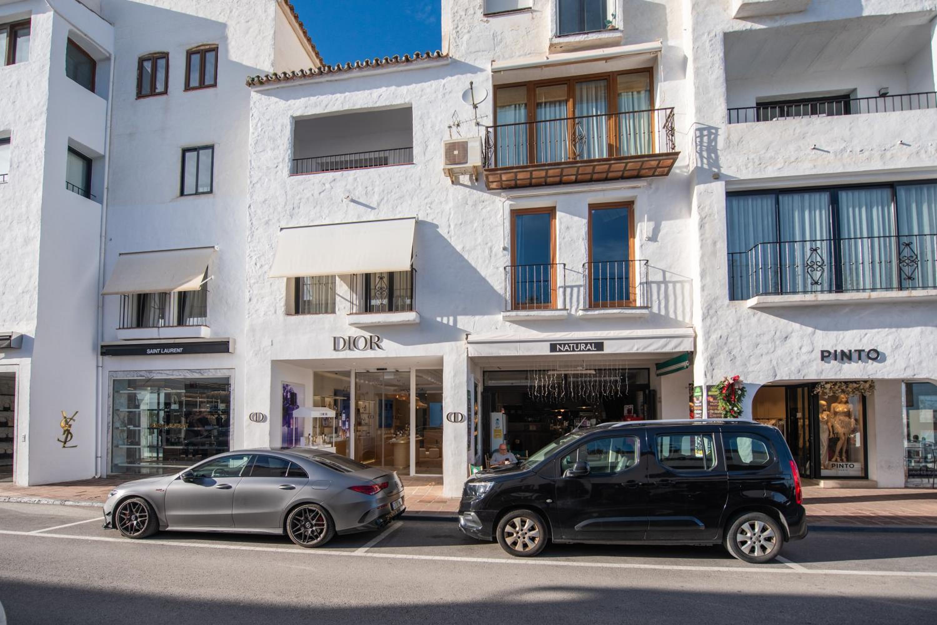 CT 302 - Faro's Puerto Banus Boutique Apartment view 2