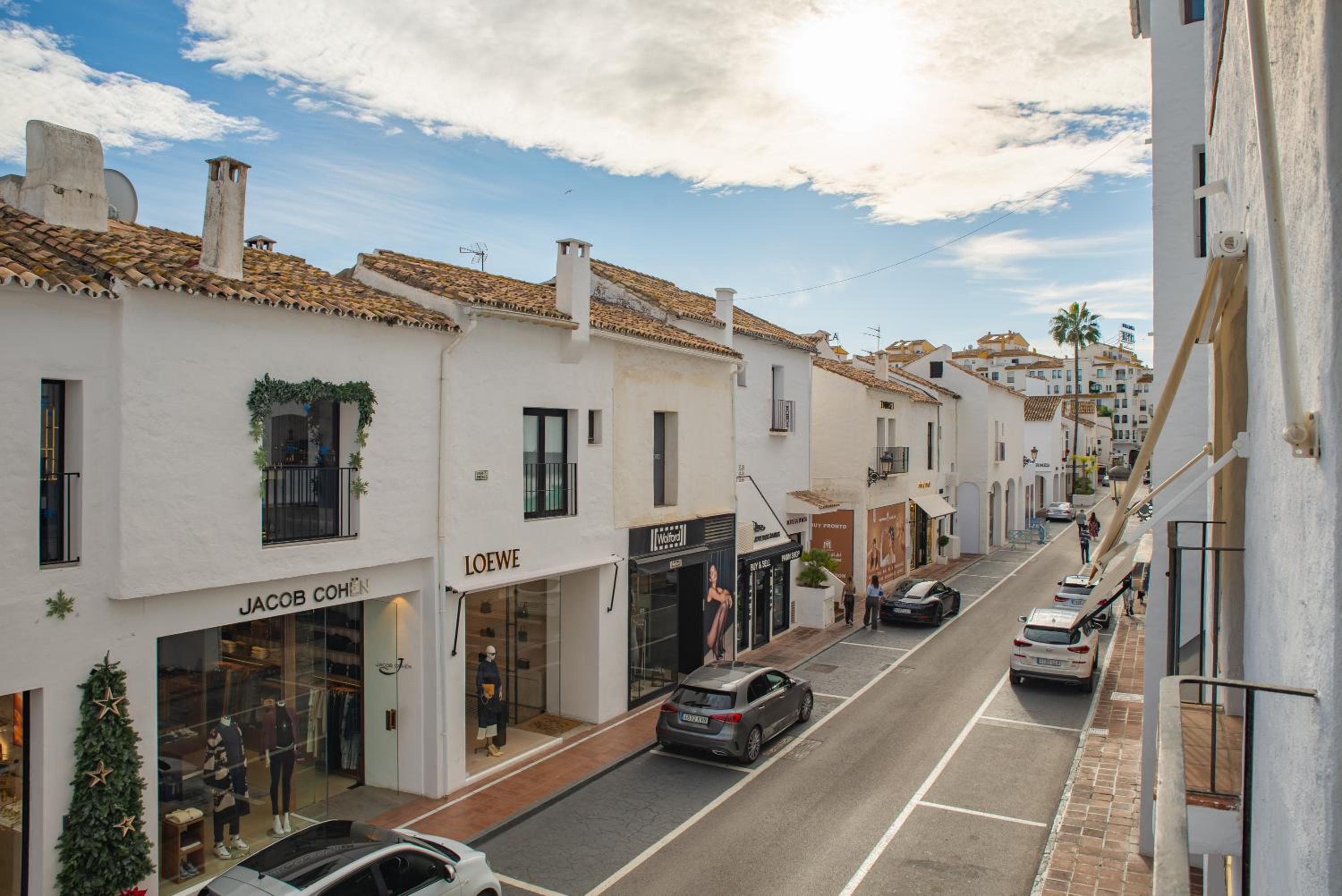 CT 302 - Faro's Puerto Banus Boutique Apartment view 4