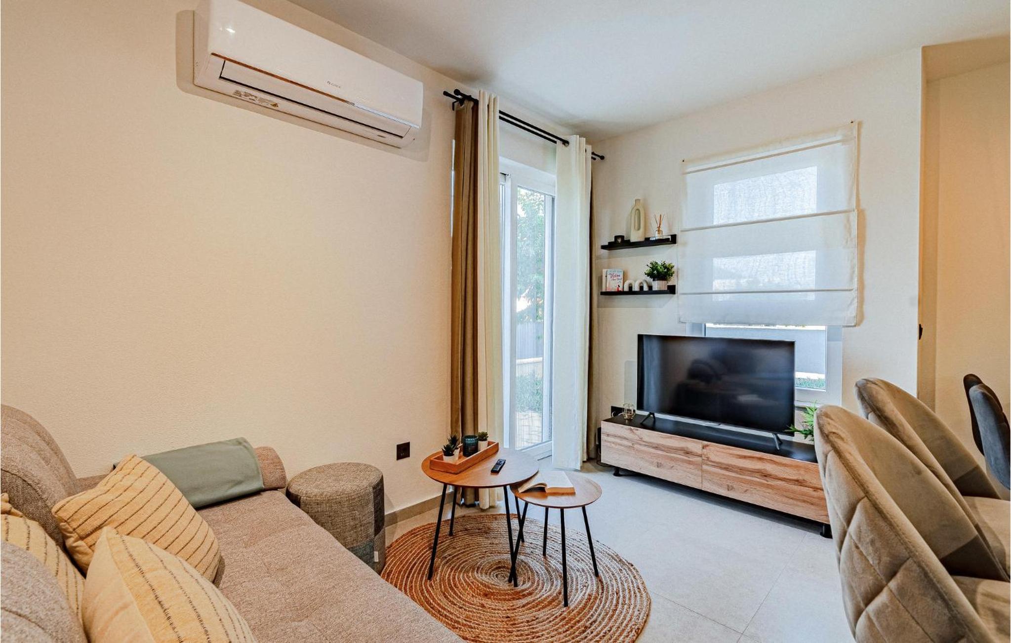 2 Bedroom Lovely Apartment In Blato view 2