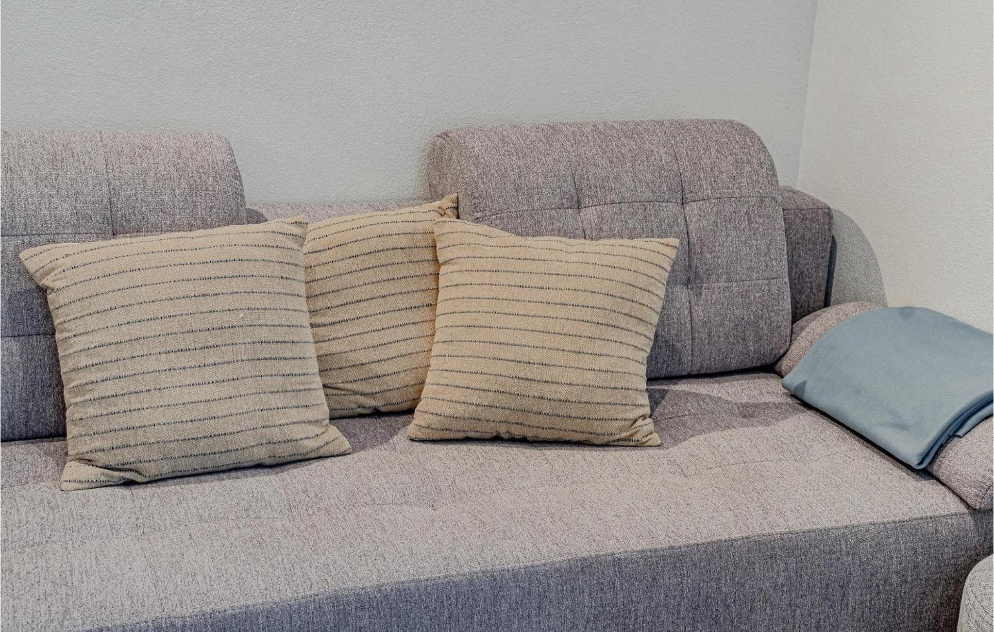 2 Bedroom Lovely Apartment In Blato view 4