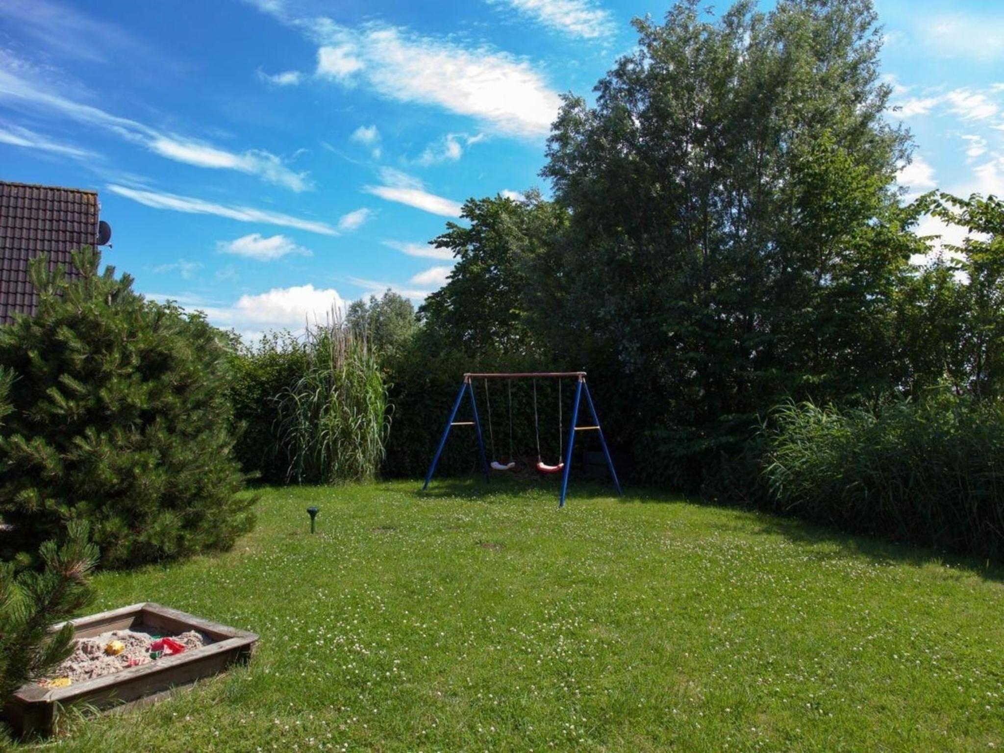 Ferienhaus in Fedderwardersiel mit Terrasse und Garten