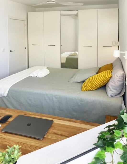 Charming Sea View Hideaway at Marbella's Marina