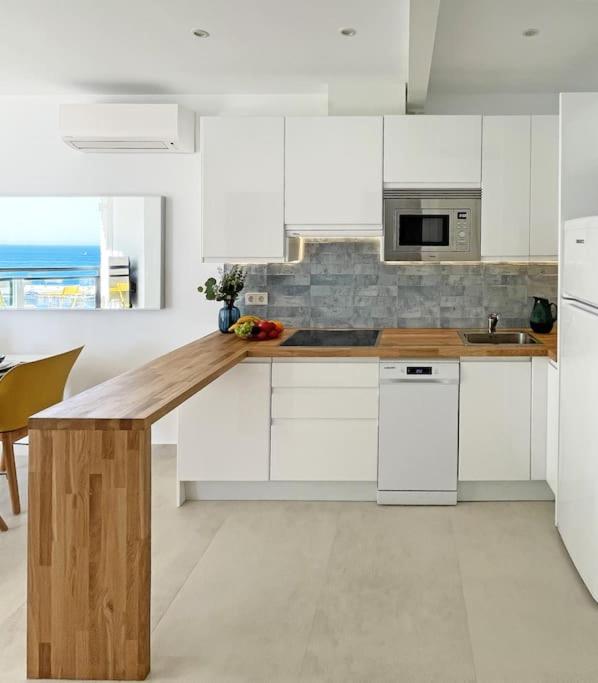 Charming Sea View Hideaway at Marbella's Marina