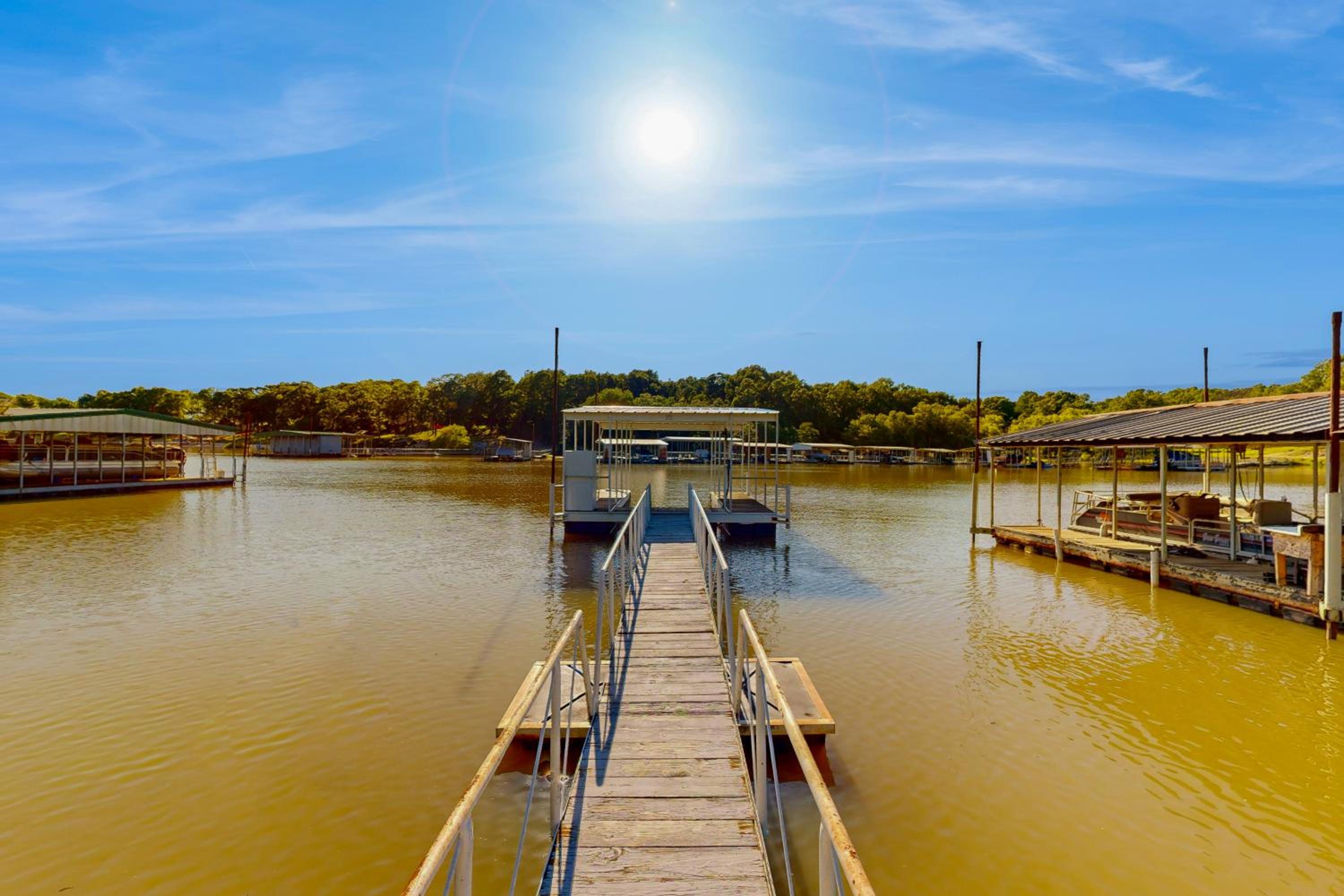 Unwind By the Water! Family Lake House in Eufala