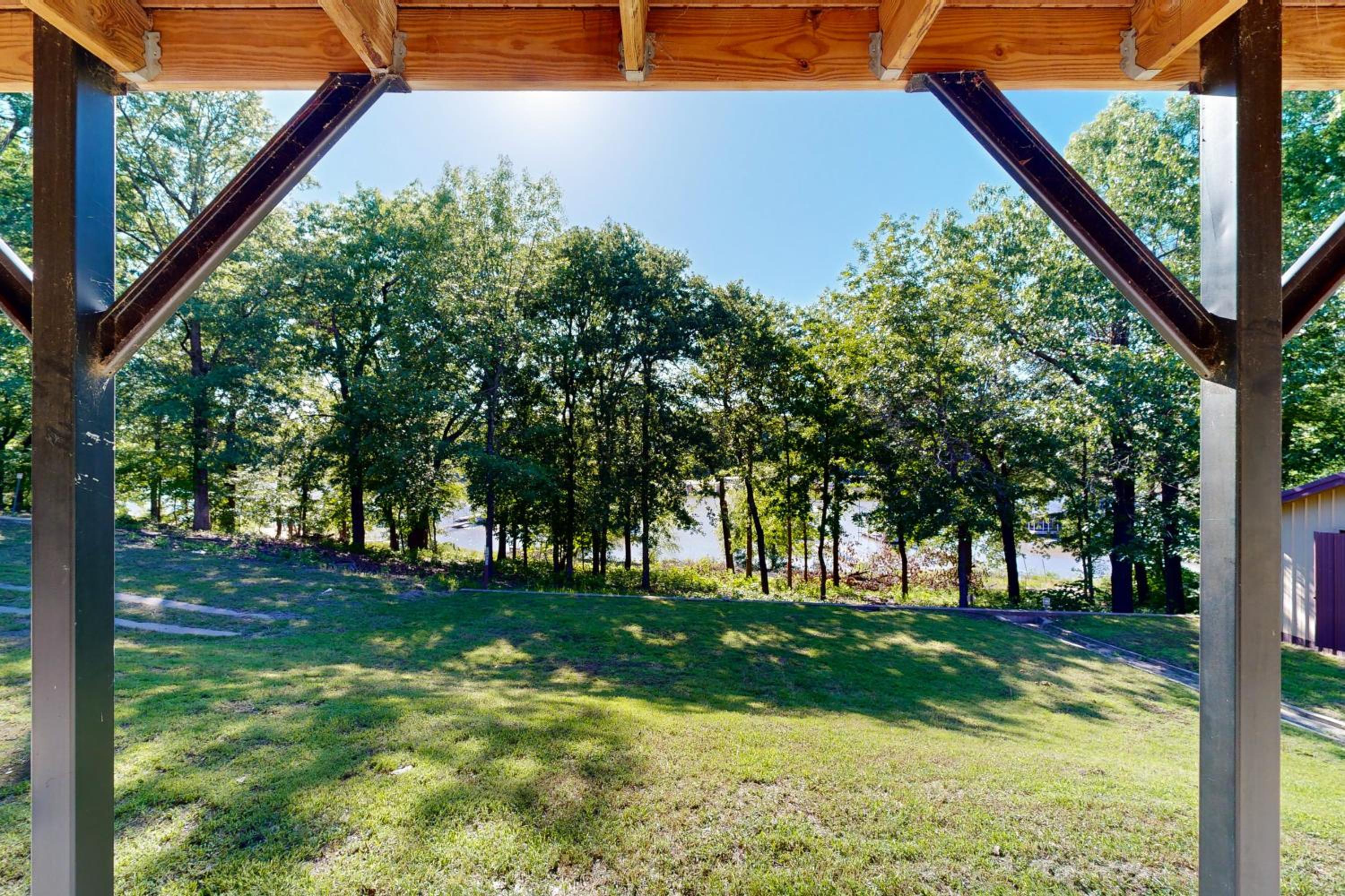 Unwind By the Water! Family Lake House in Eufala