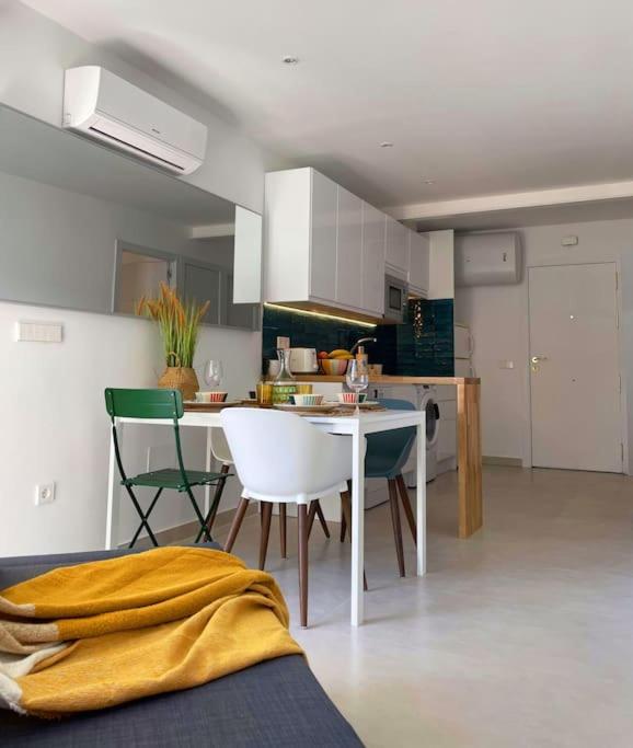 Stylish Modern Apt Unbeatable Location