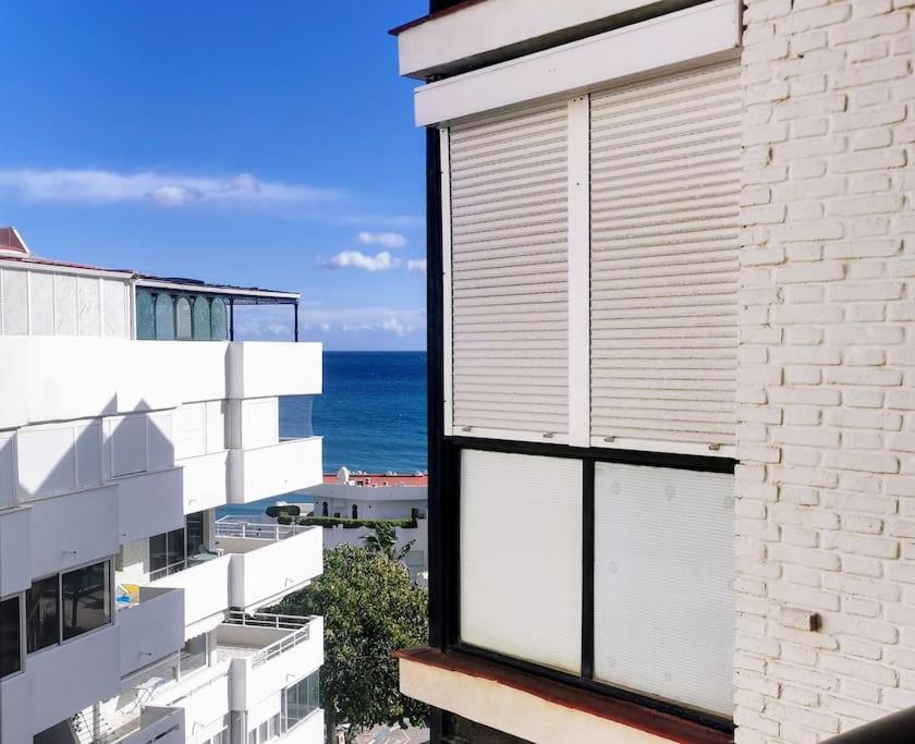Stylish Modern Apt Unbeatable Location
