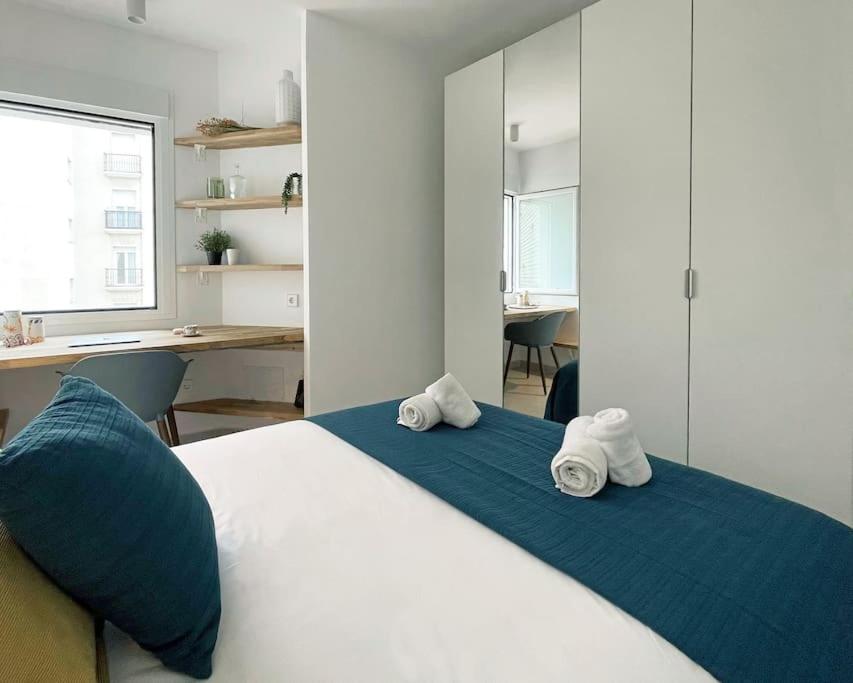 Stylish Modern Apt Unbeatable Location