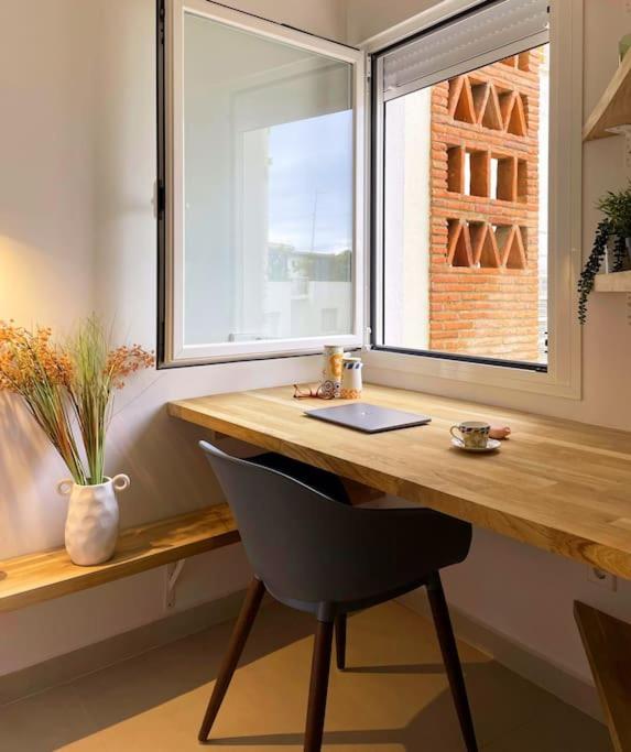 Stylish Modern Apt Unbeatable Location