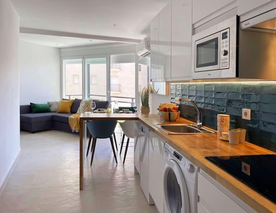 Stylish Modern Apt Unbeatable Location