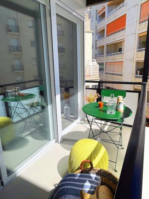 Stylish Modern Apt Unbeatable Location