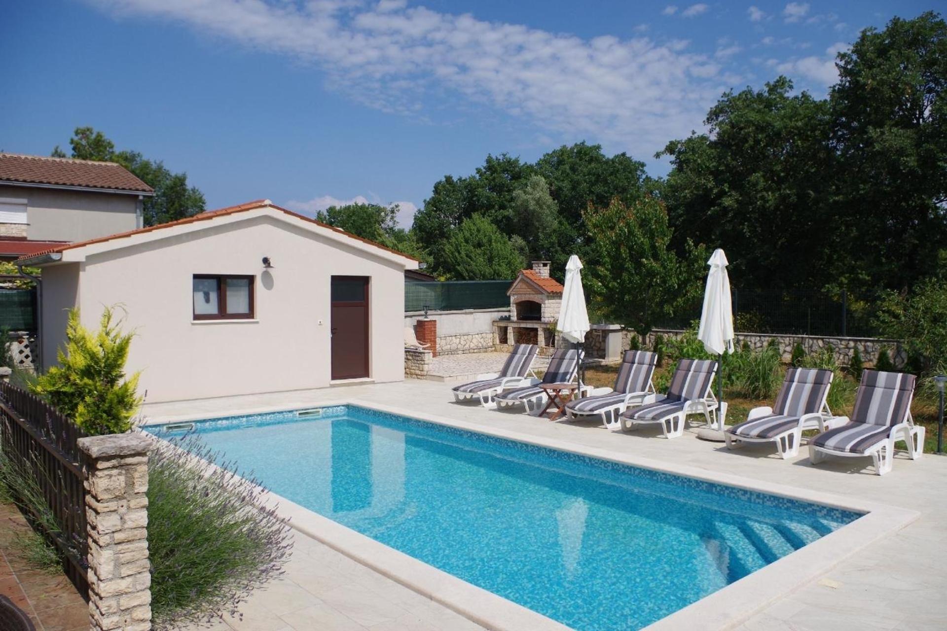 Geräumiges Ferienhaus mit 4 Schlafzimmern und privatem Pool view 3