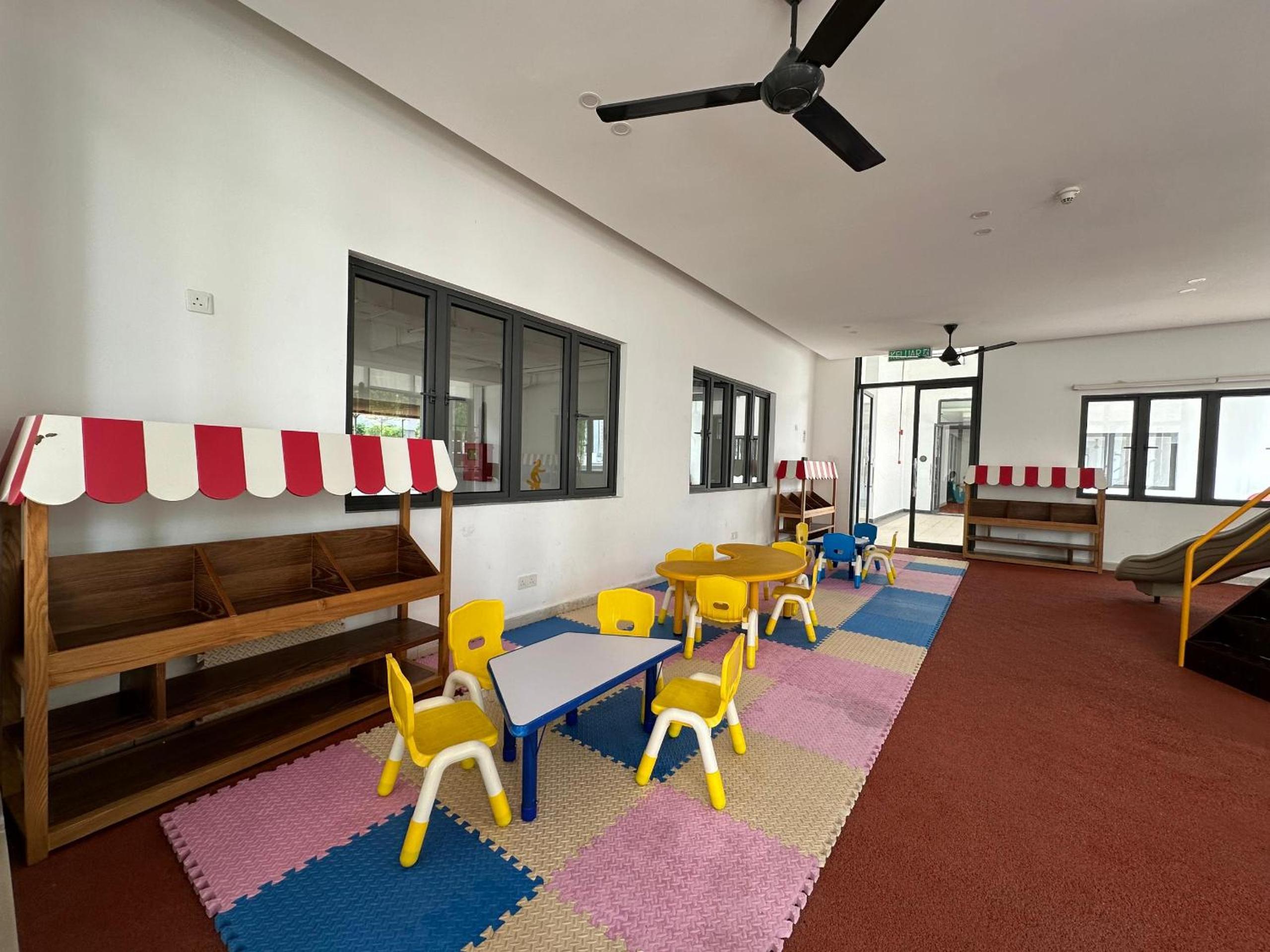 R&F 2 Bedroom 4 Pax High Floor Netflix WiFi