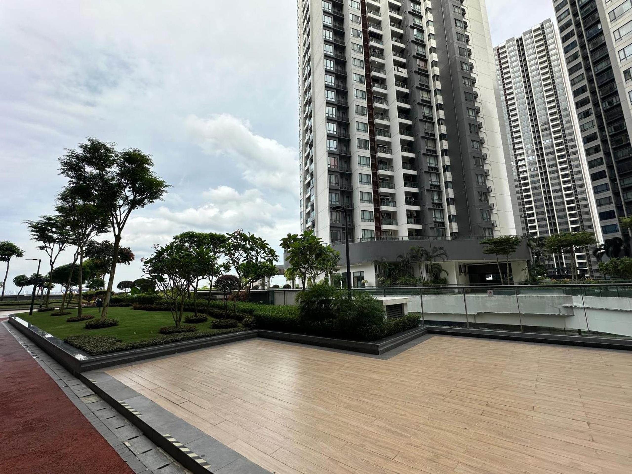 R&F 2 Bedroom 4 Pax High Floor Netflix WiFi
