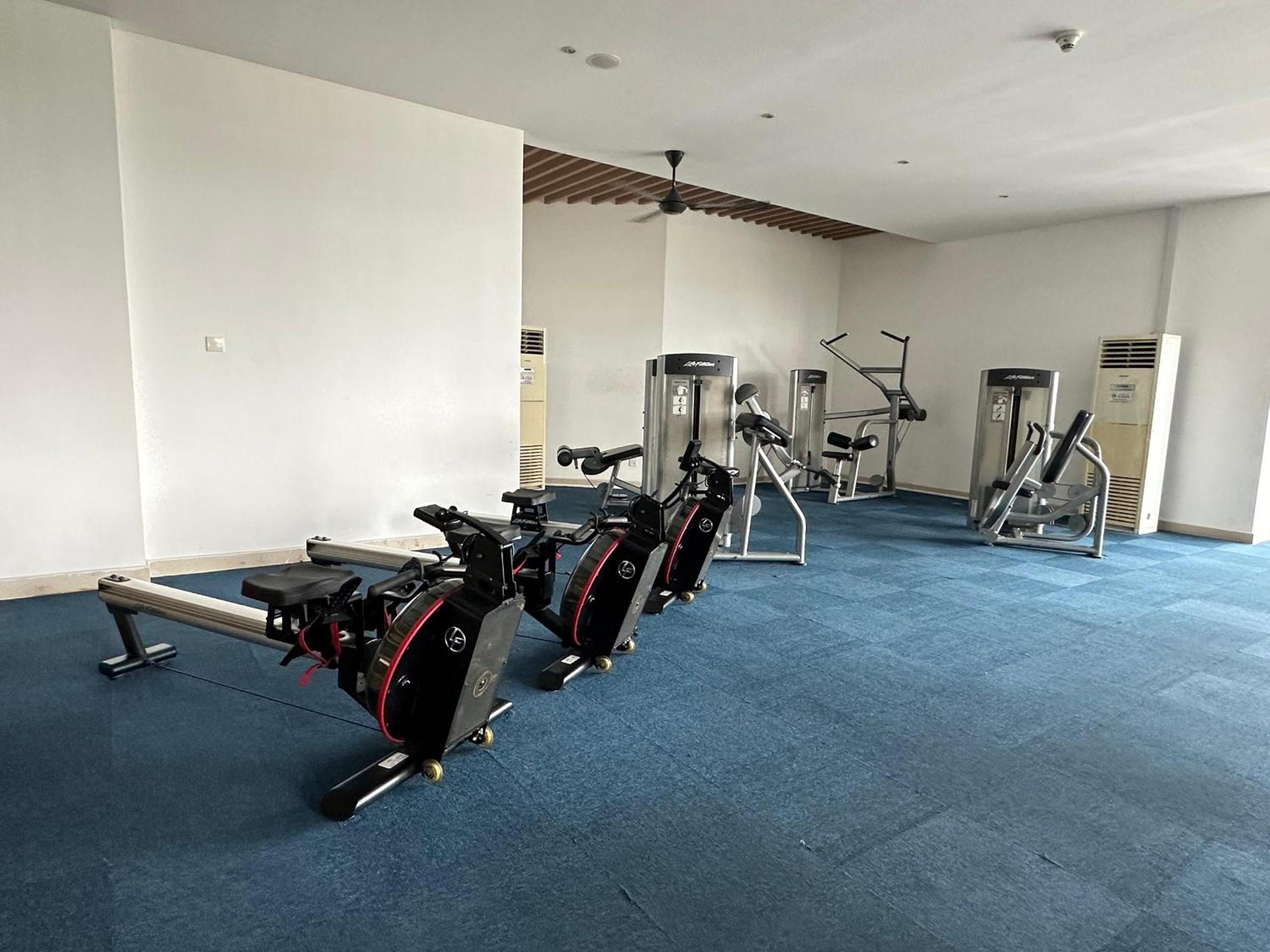 R&F 2 Bedroom 4 Pax High Floor Netflix WiFi