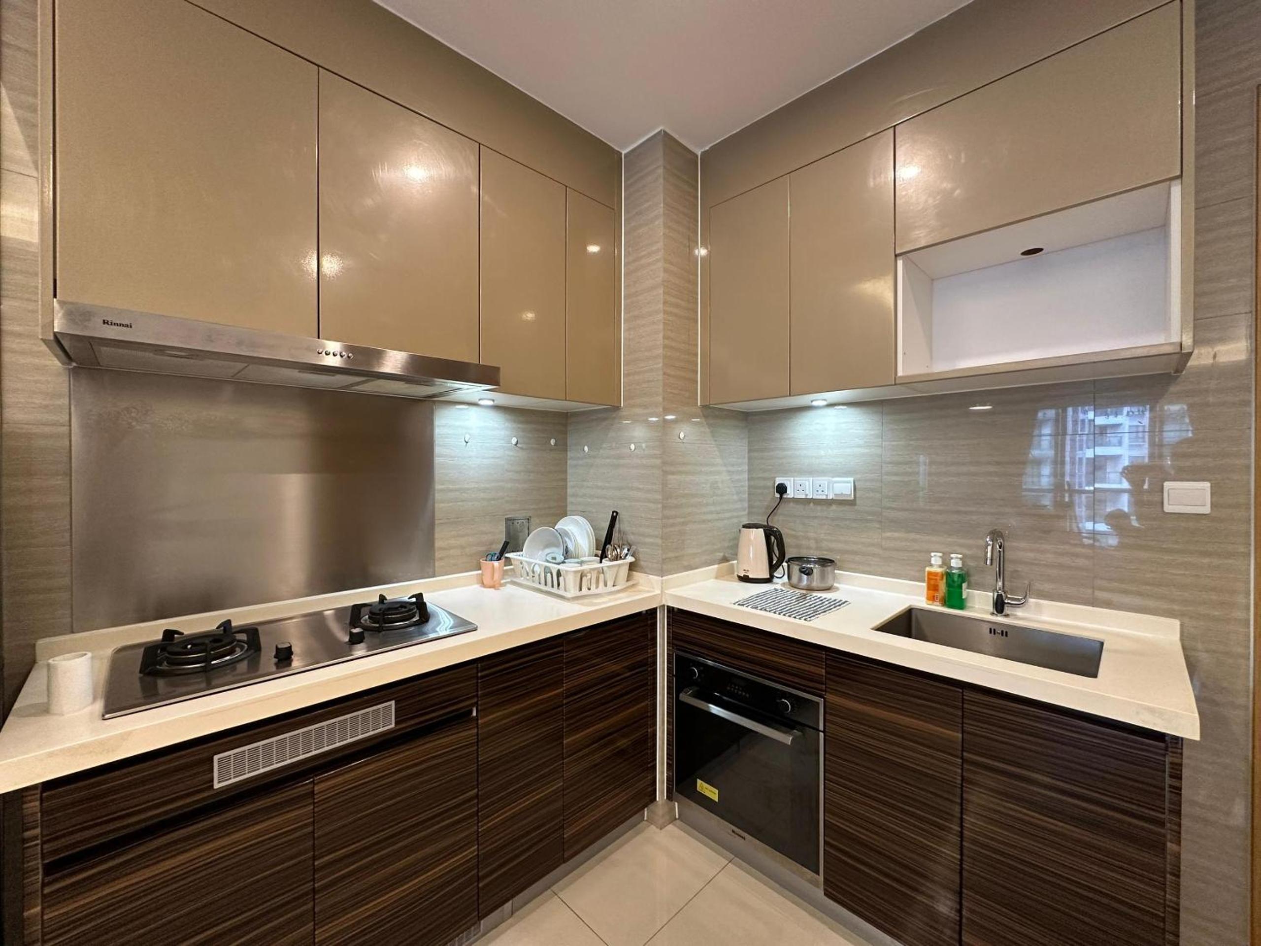 R&F 2 Bedroom 4 Pax High Floor Netflix WiFi