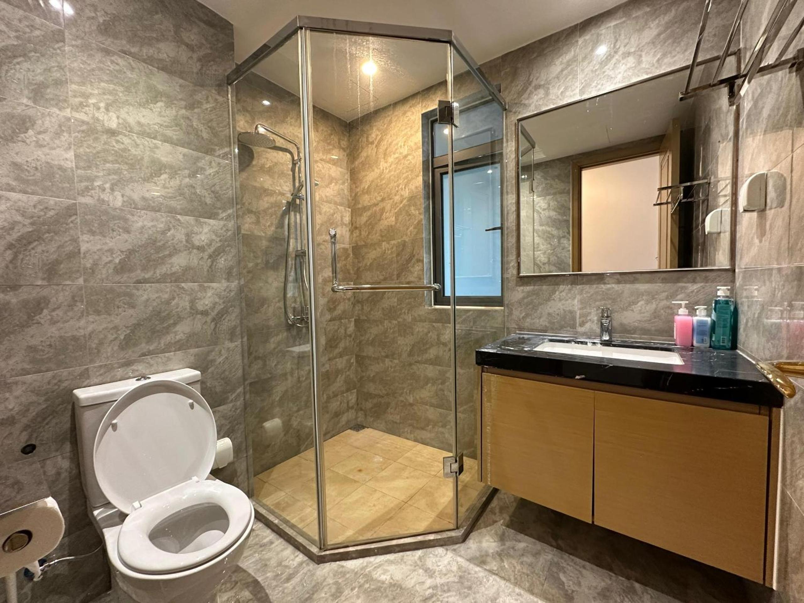 R&F 2 Bedroom 4 Pax High Floor Netflix WiFi