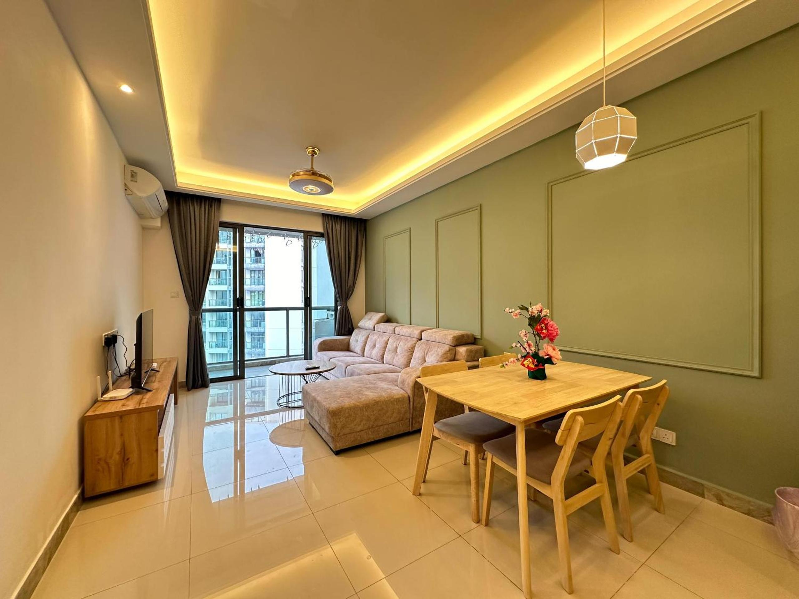 R&F 2 Bedroom 4 Pax High Floor Netflix WiFi