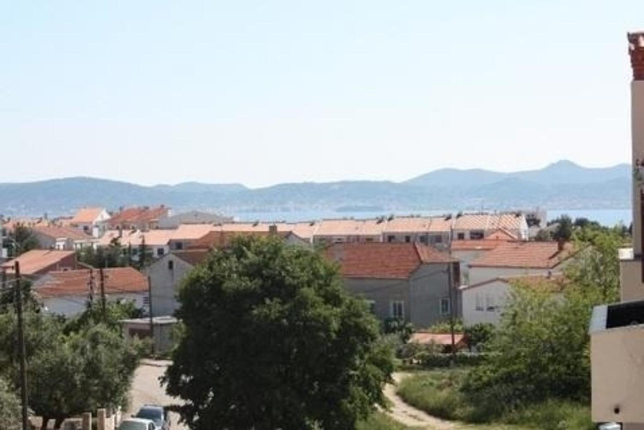 Moderne Dachgeschosswohnung mit kleiner Terrasse in zentraler Lage view 5
