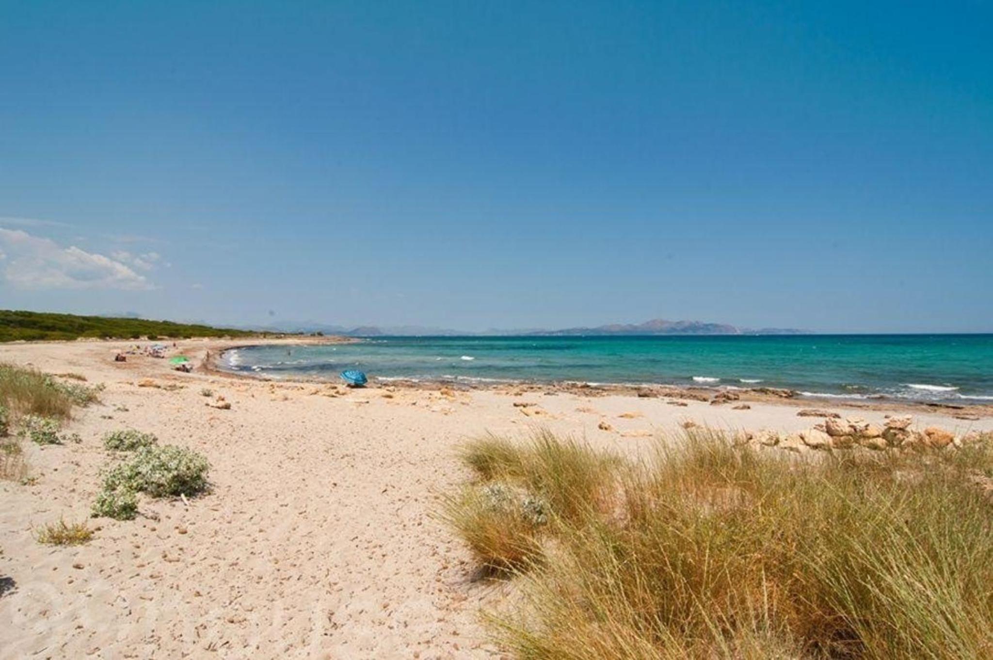 Luxus-Villa direkt am Meer mit Hallenbad