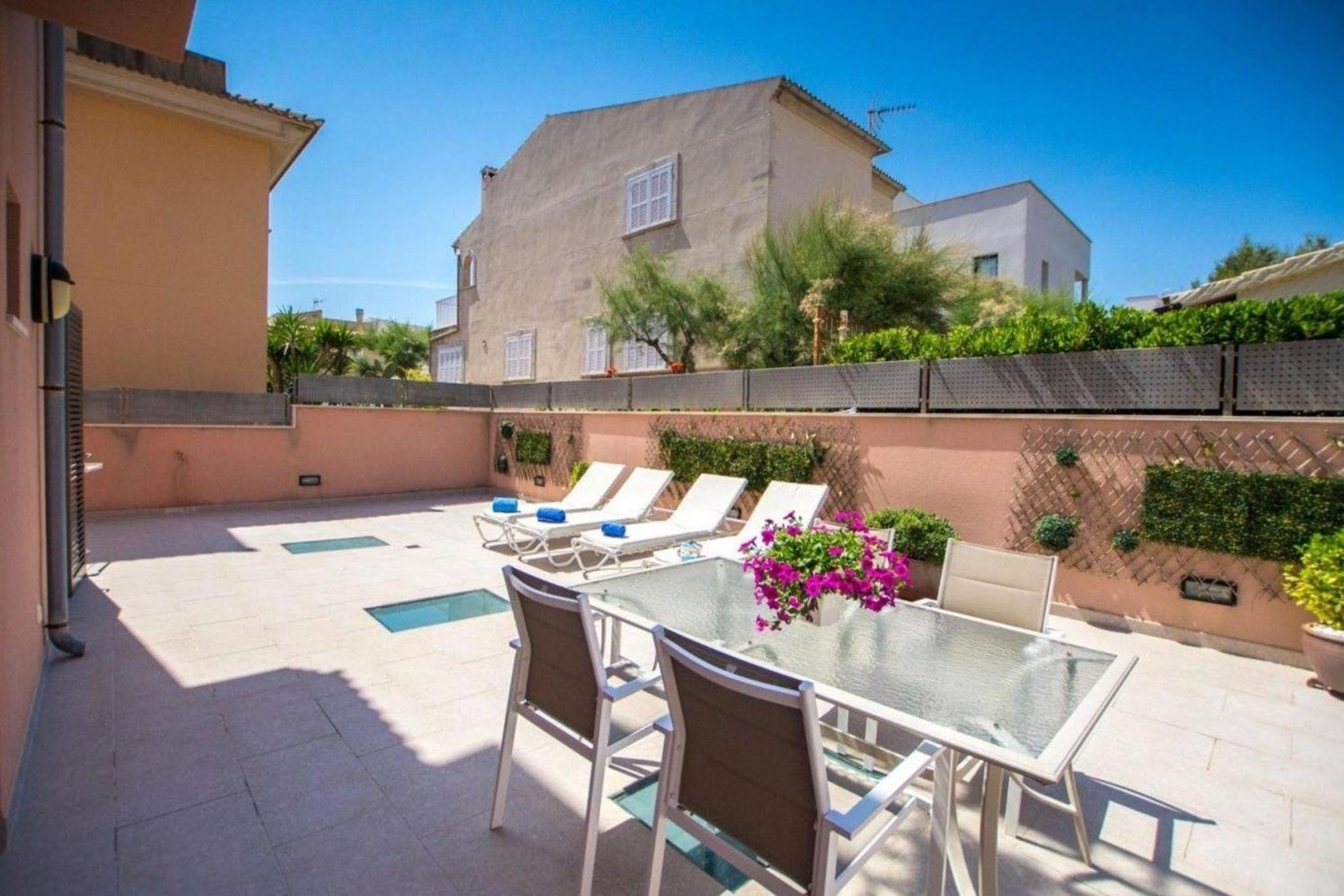 Luxus-Villa direkt am Meer mit Hallenbad