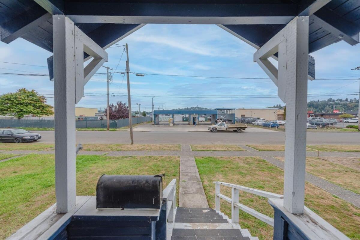 #StayInMyDistrict Coos Bay Indigo Cottage