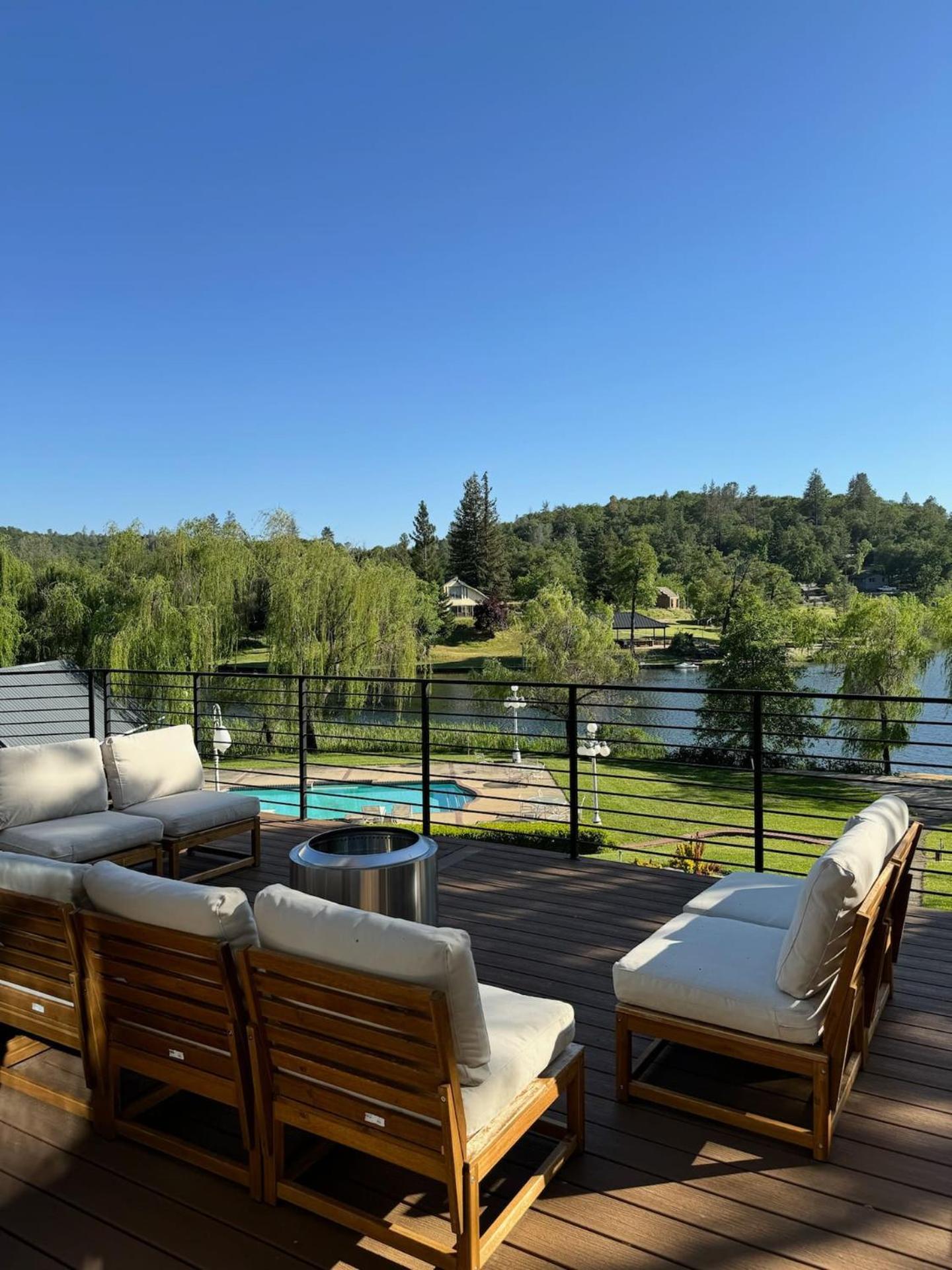 Lakefront Cottage at Lakewood