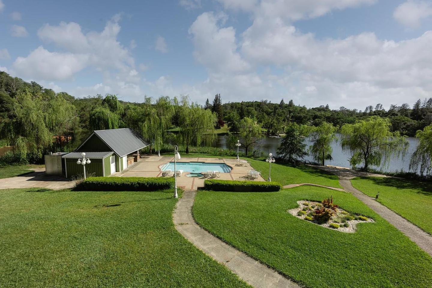 Lakefront Cottage at Lakewood