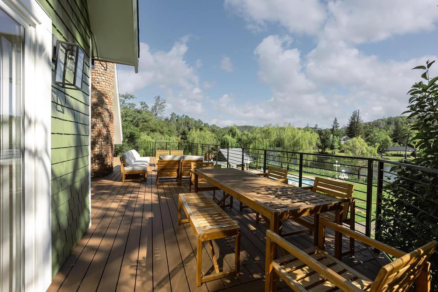 Lakefront Cottage at Lakewood