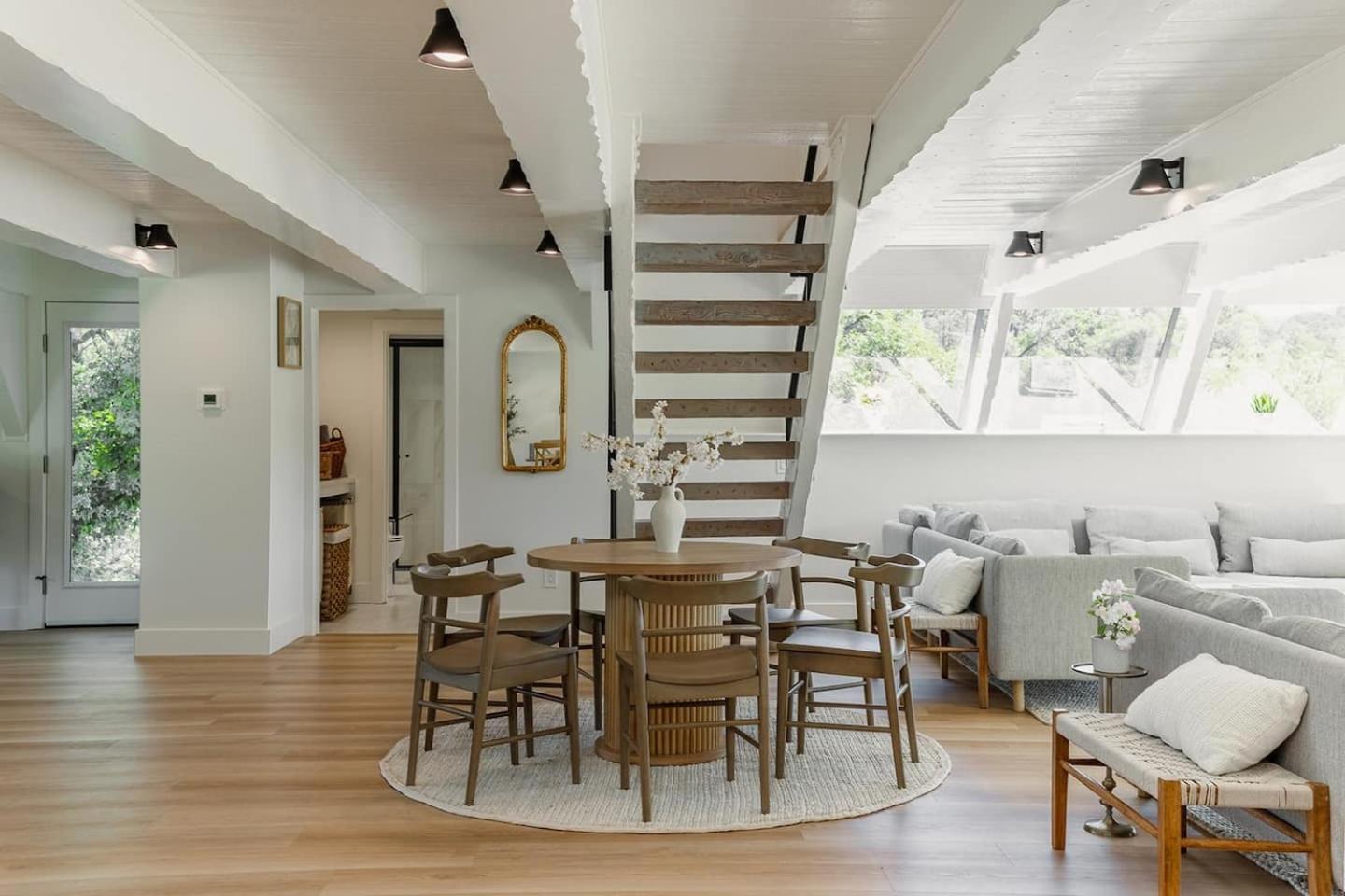 Lakefront Cottage at Lakewood