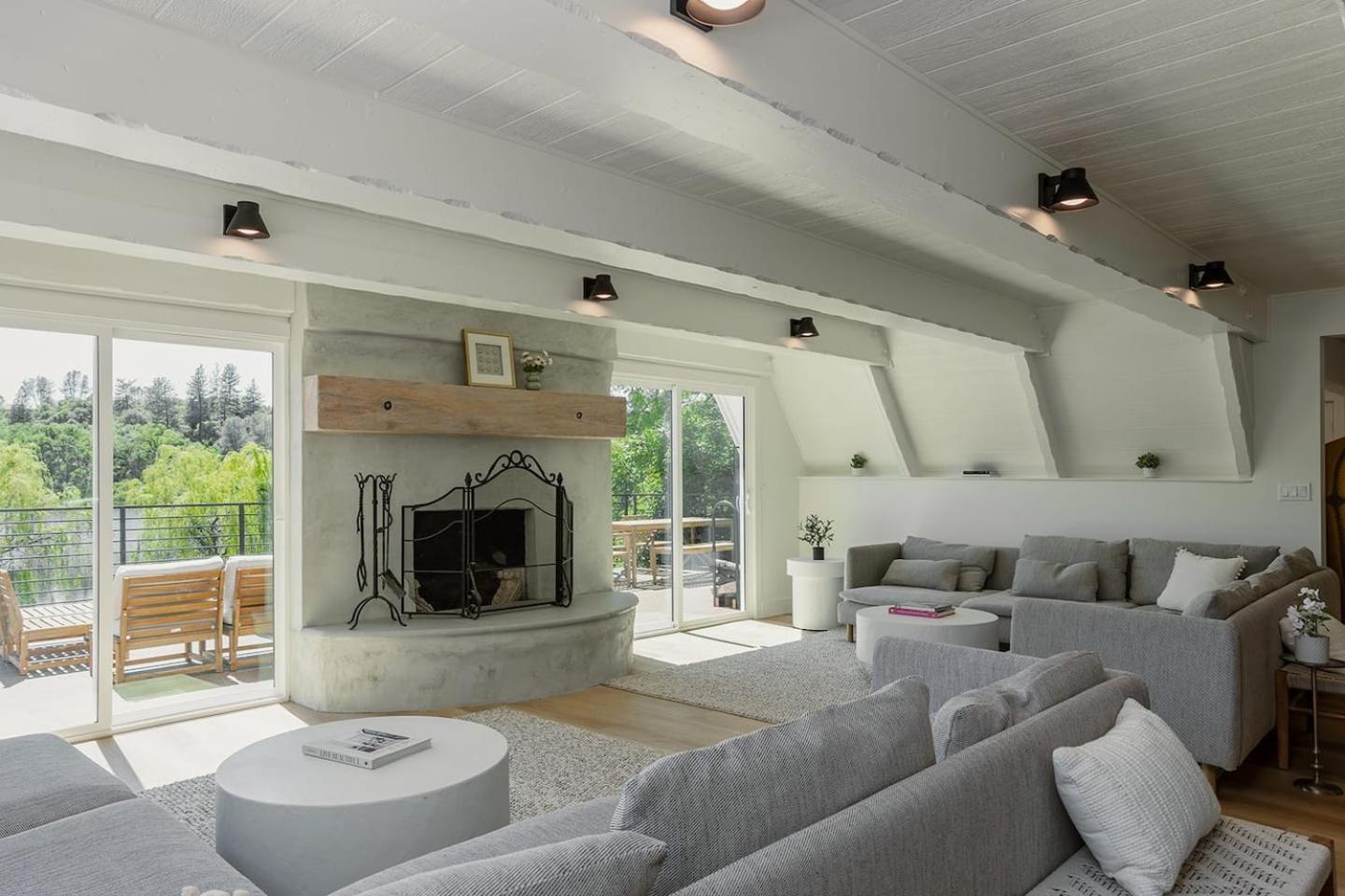 Lakefront Cottage at Lakewood