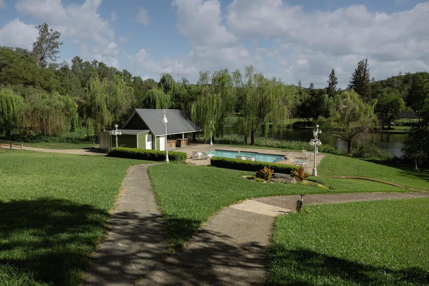 Lakefront Cottage at Lakewood